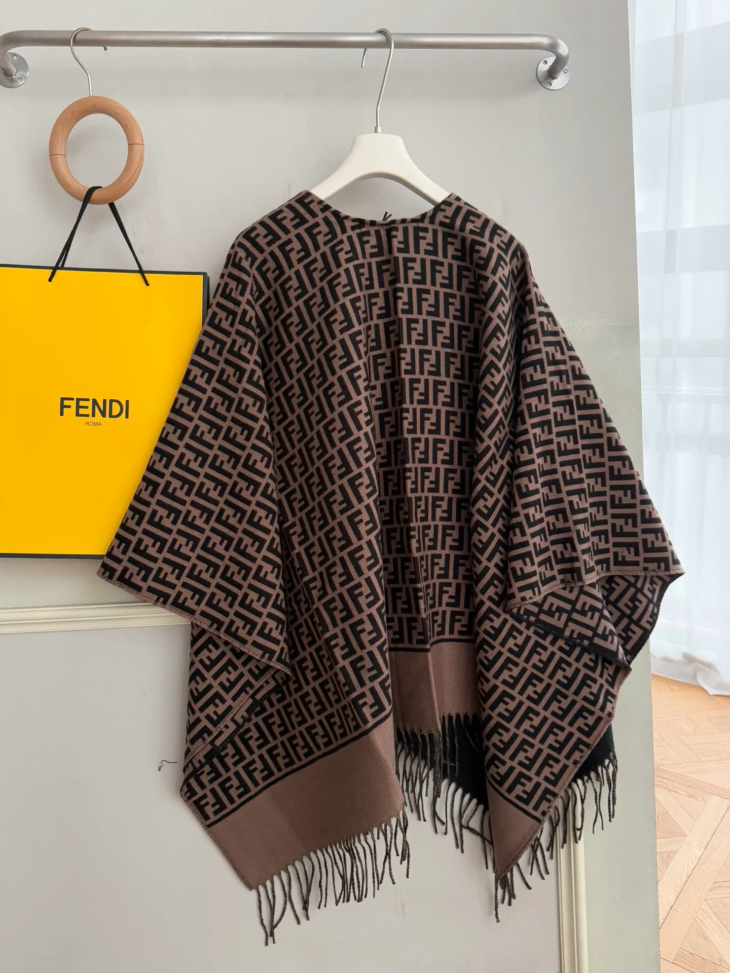 Пальто Женские Fendi 18974519