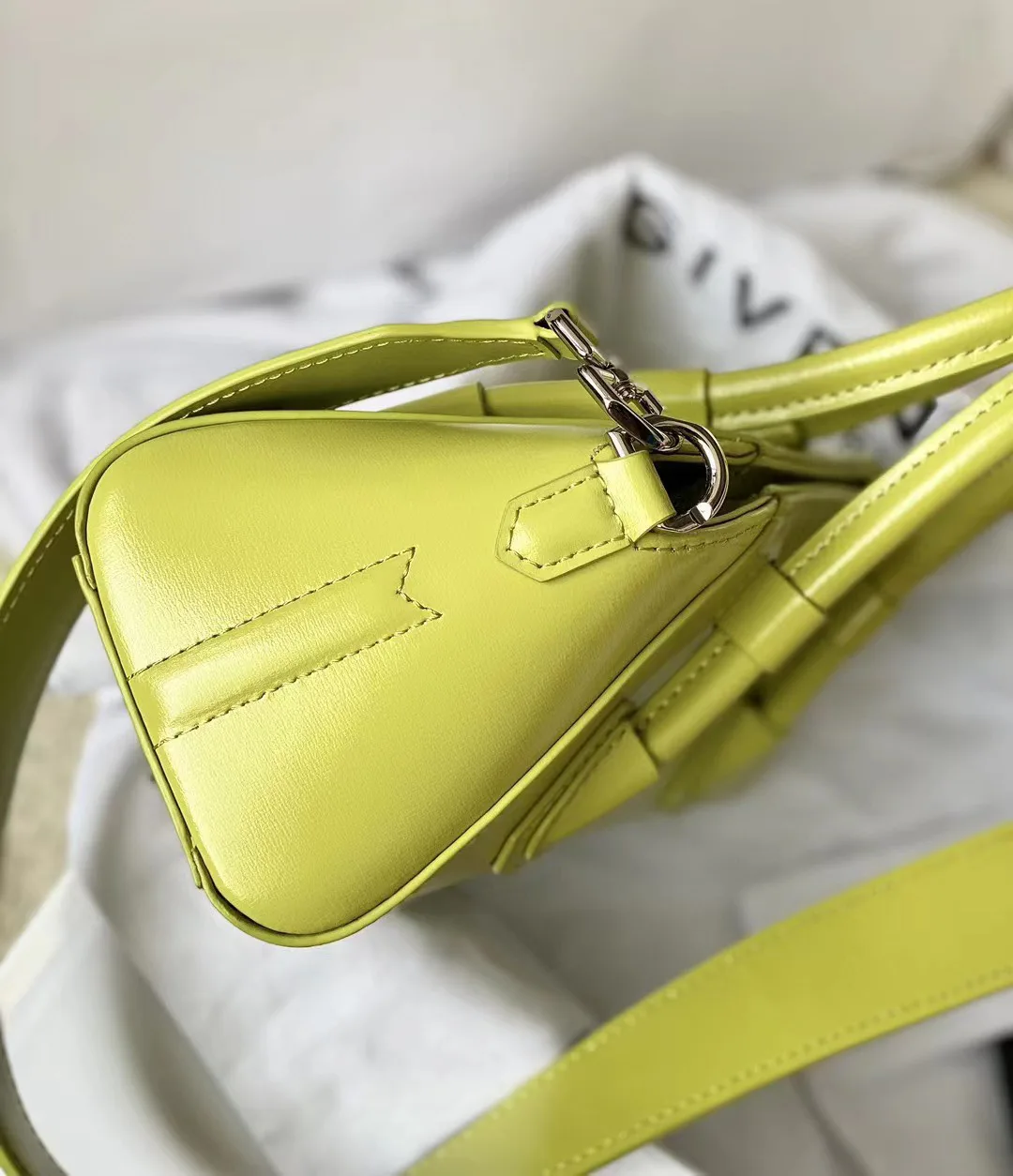 Сумки На Ремне Женские Givenchy 445228