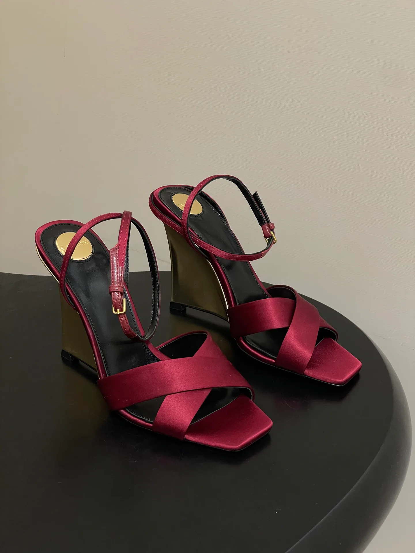 Босоножки Женские Saint Laurent 2597143