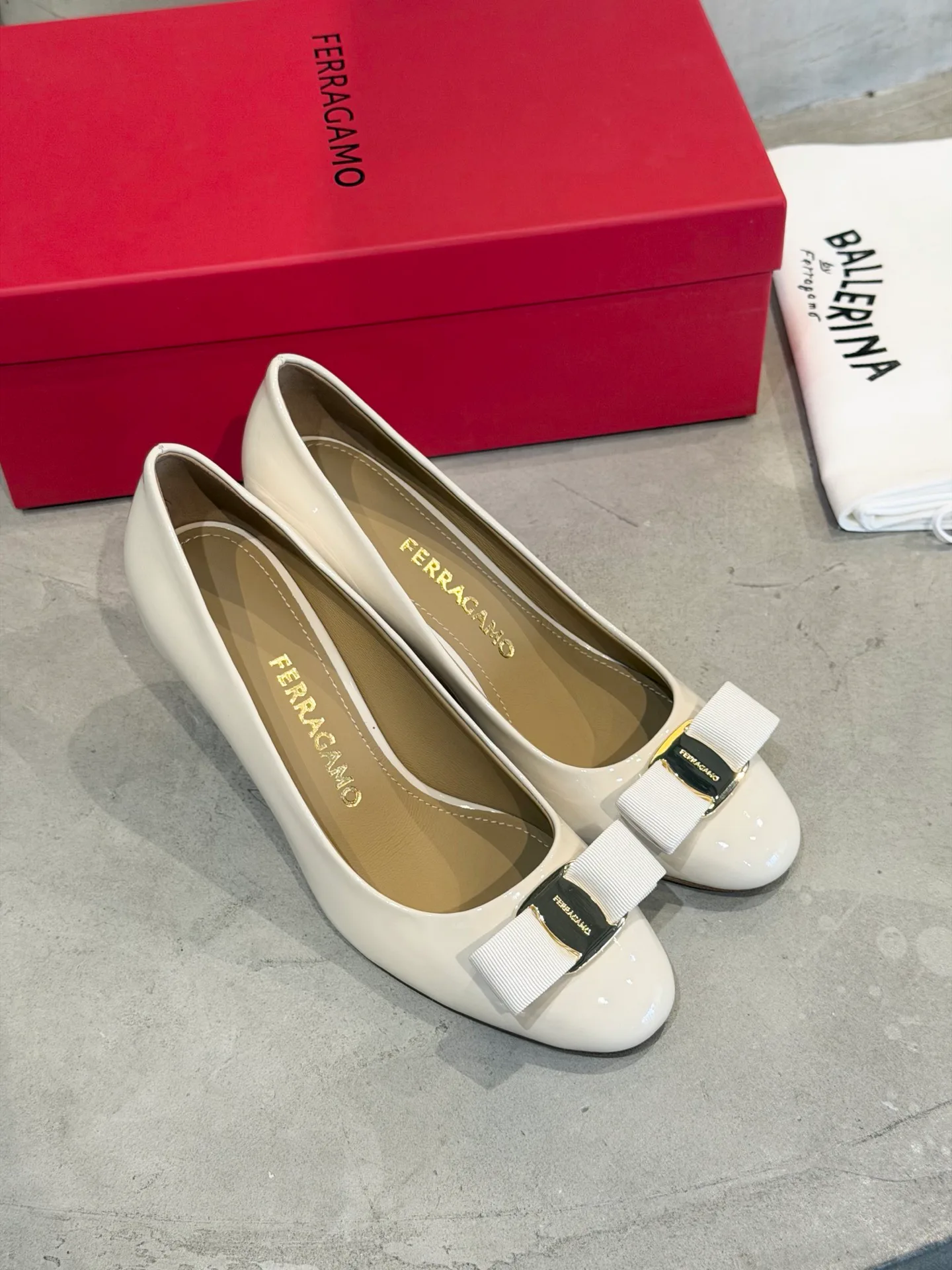 Туфли Женские Salvatore Ferragamo 11675379