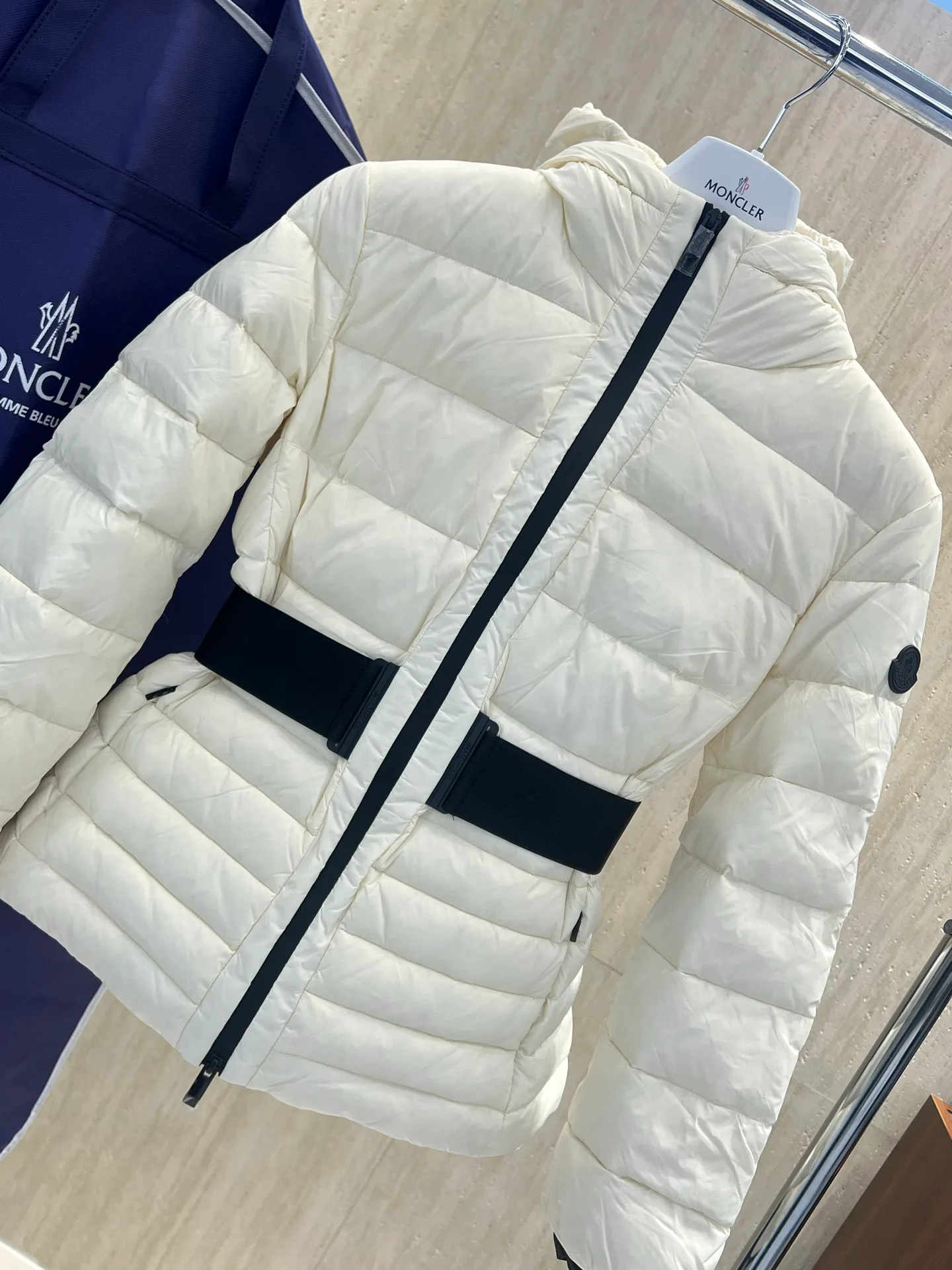 Куртки И Пуховики Женские Moncler 18302919