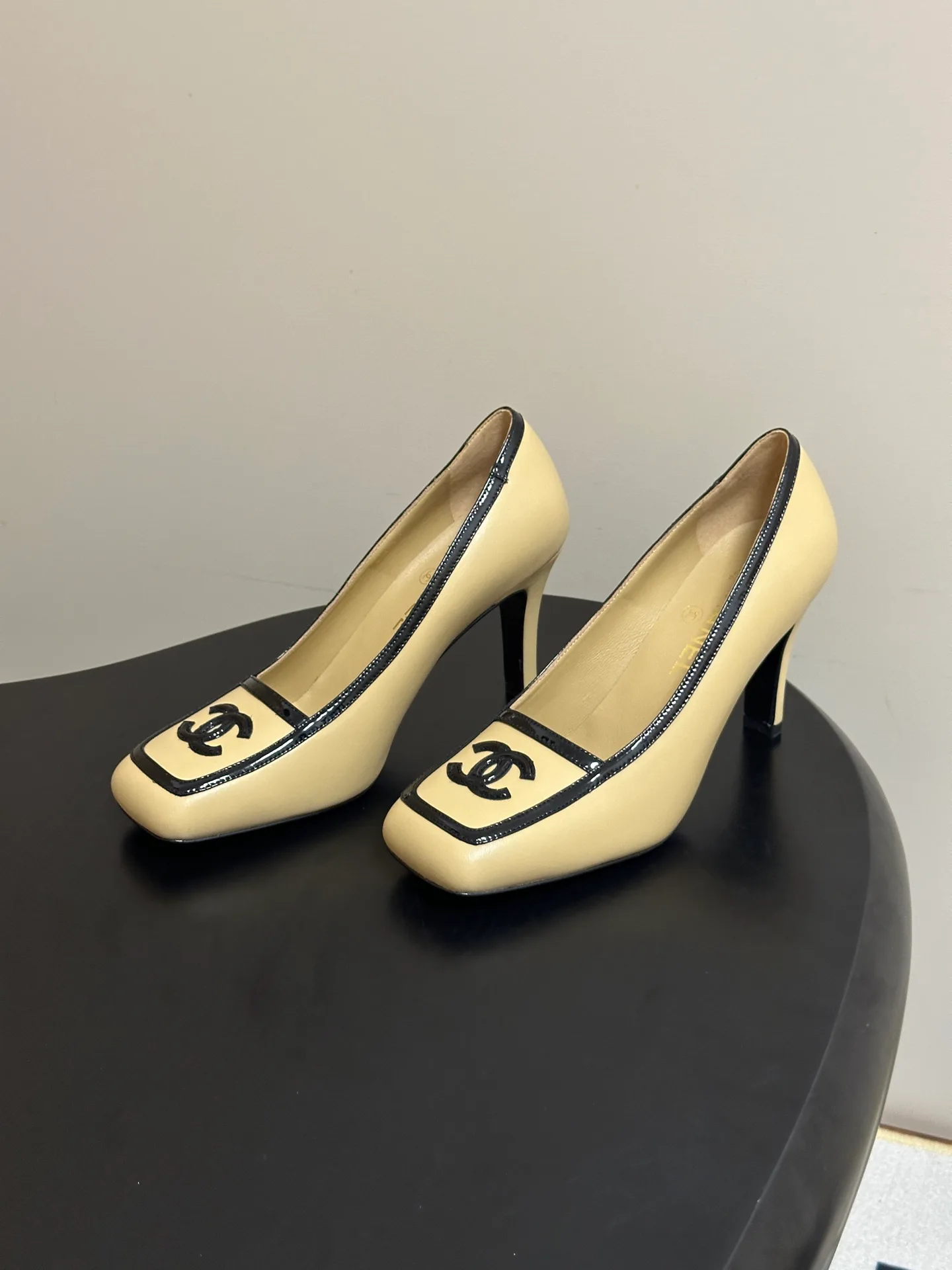 Туфли Женские Chanel 18049714