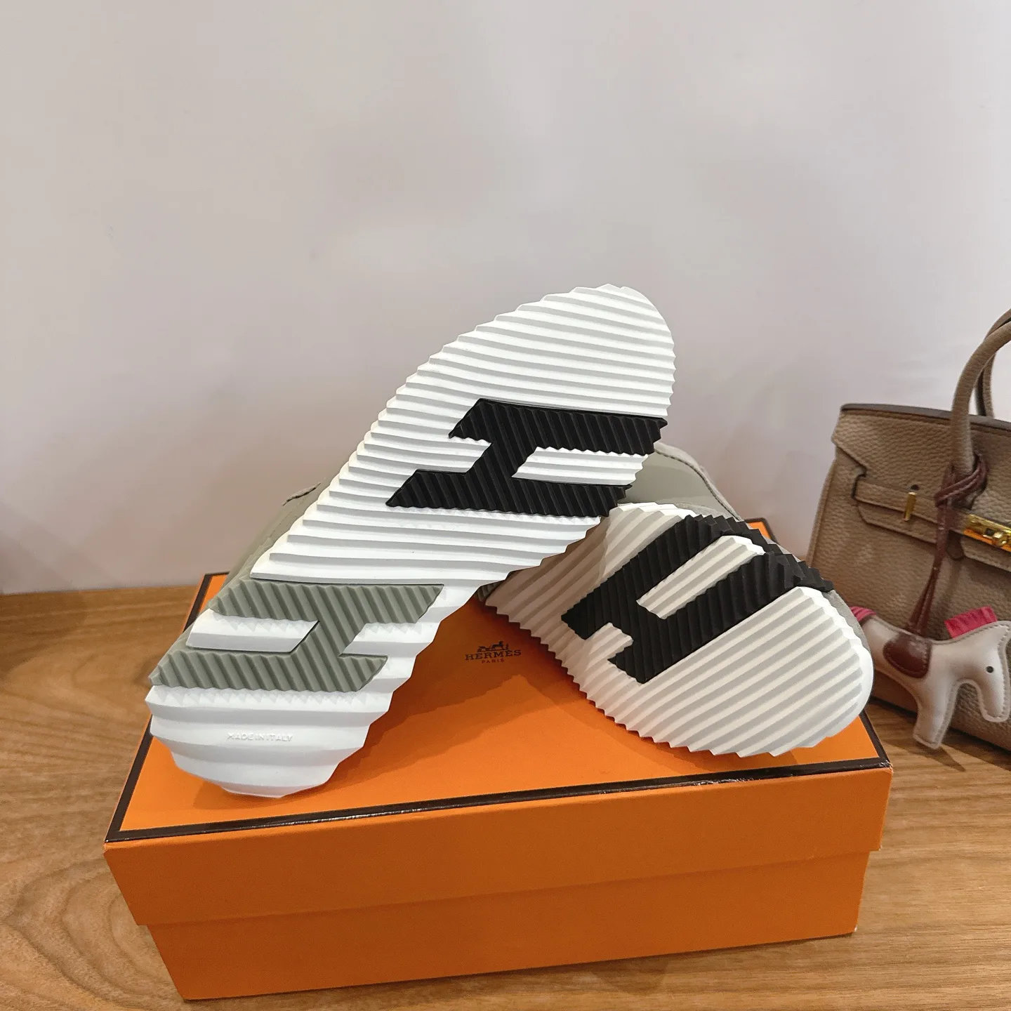 Кроссовки Женские Hermes 18729672