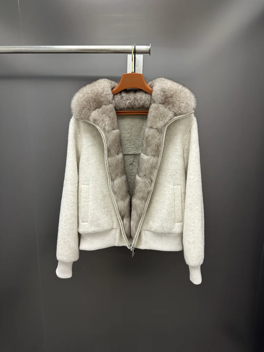 Куртки И Пуховики Женские Loro Piana 18226697