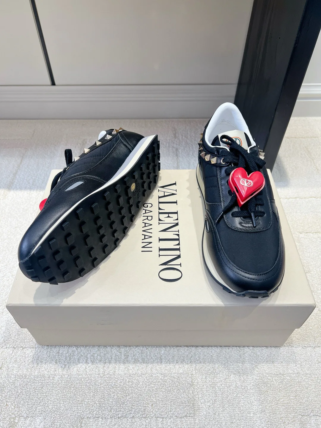 Кроссовки Женские Valentino 18436569