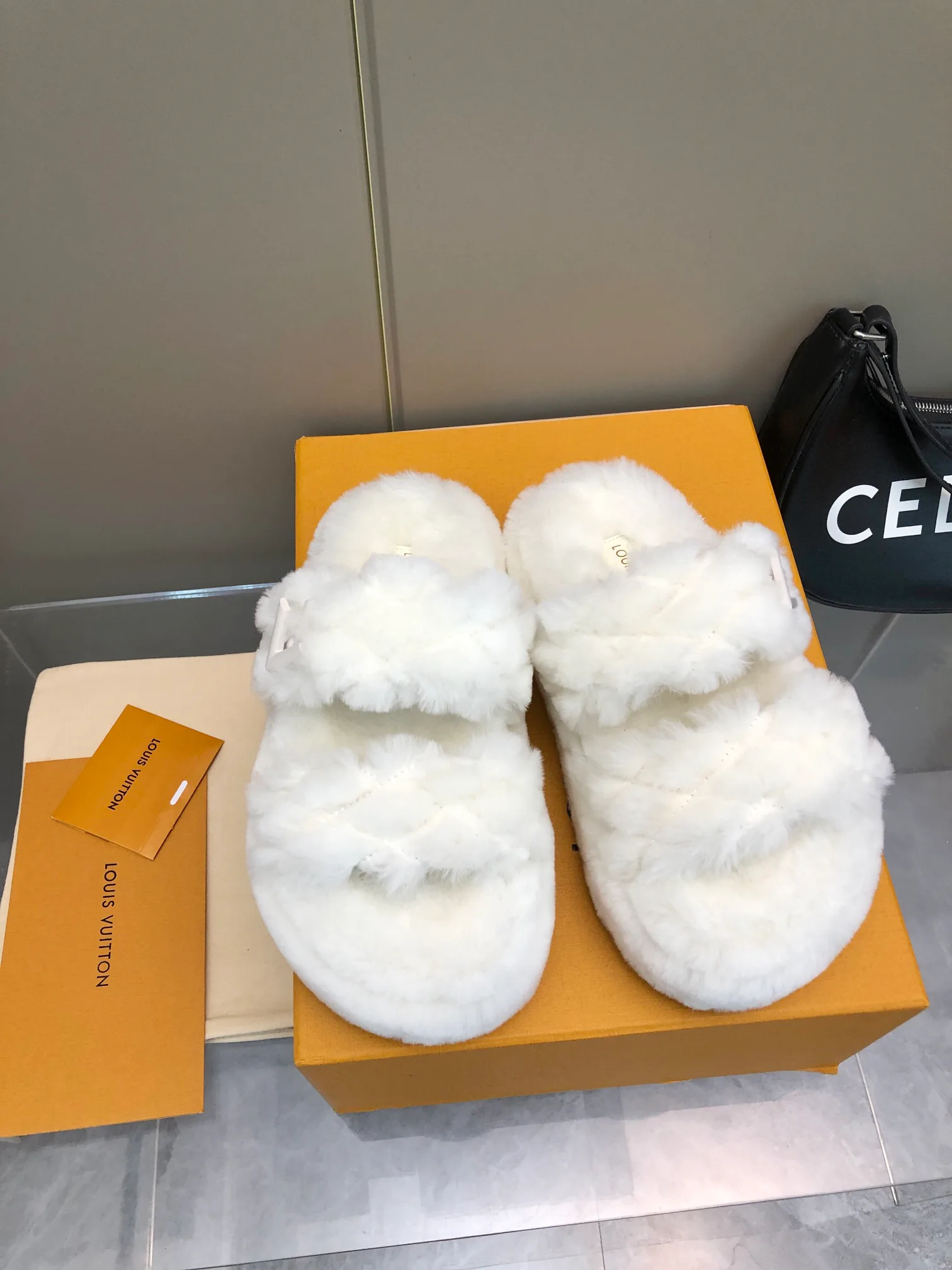 Тапочки Женские Louis Vuitton 914380