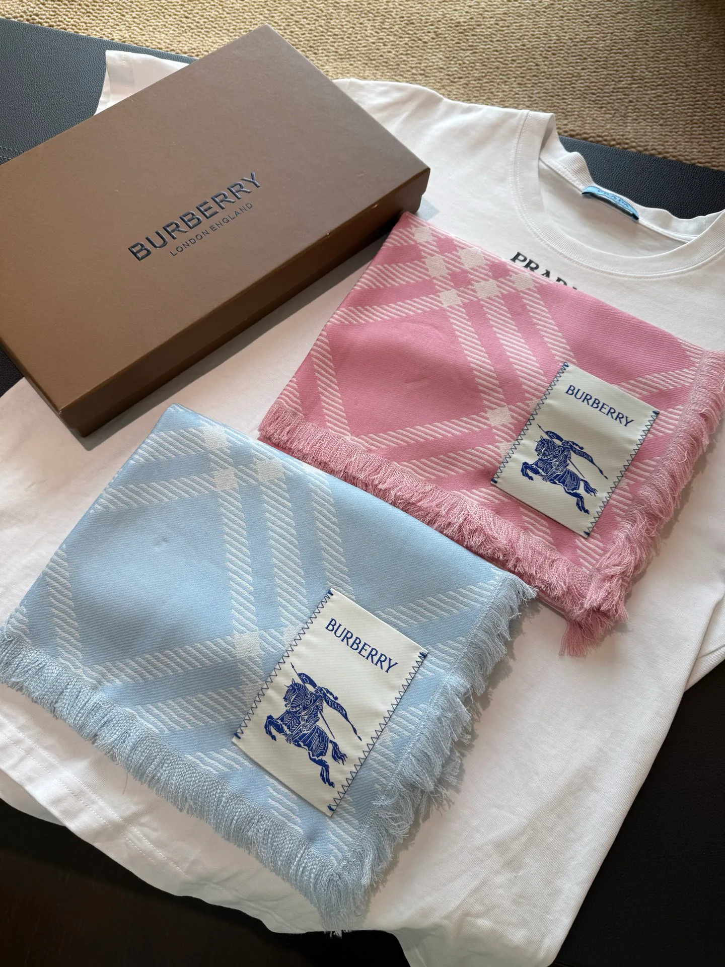 Шарфы Burberry 18627365