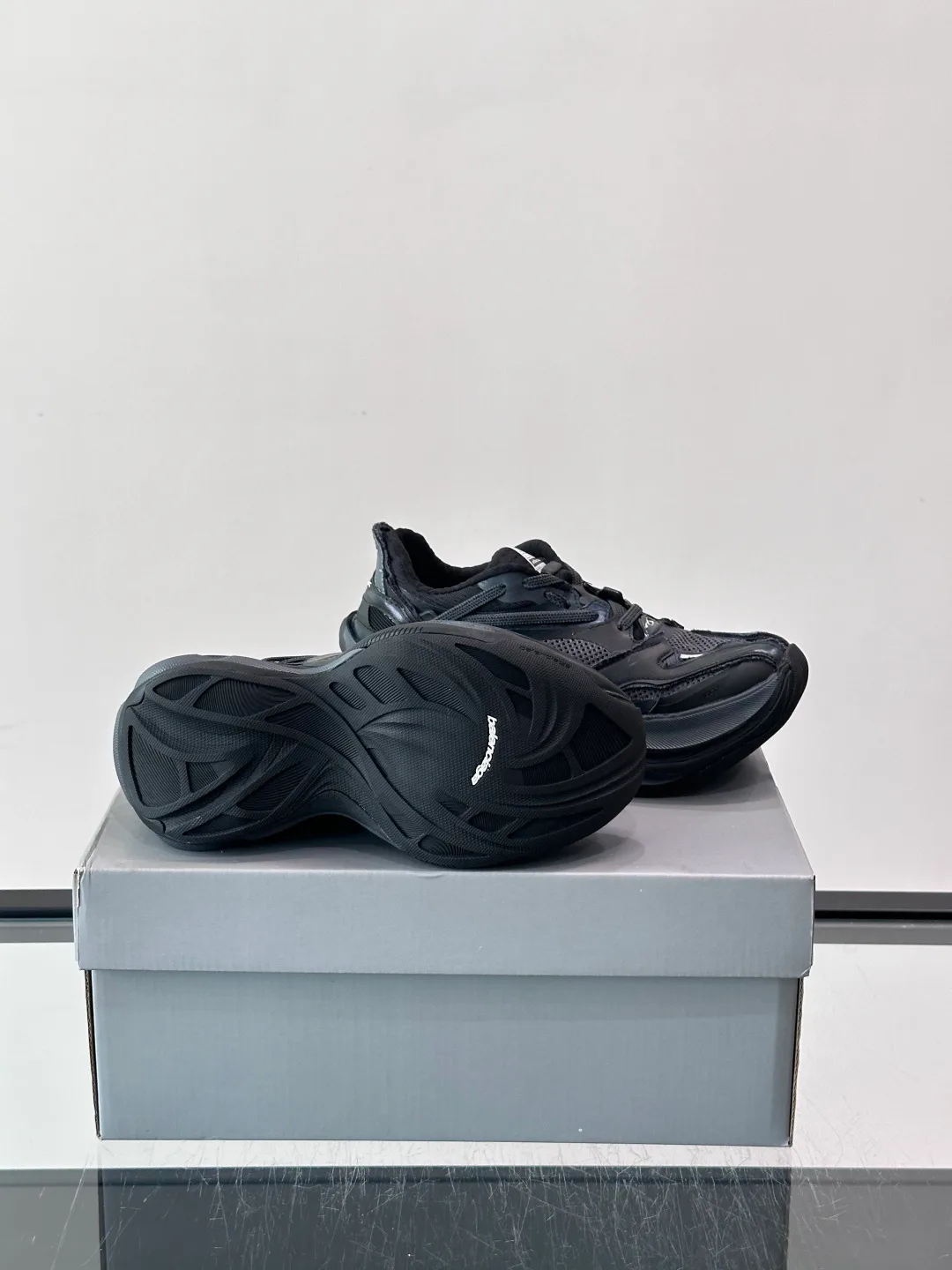 Кроссовки Женские Balenciaga 17634158