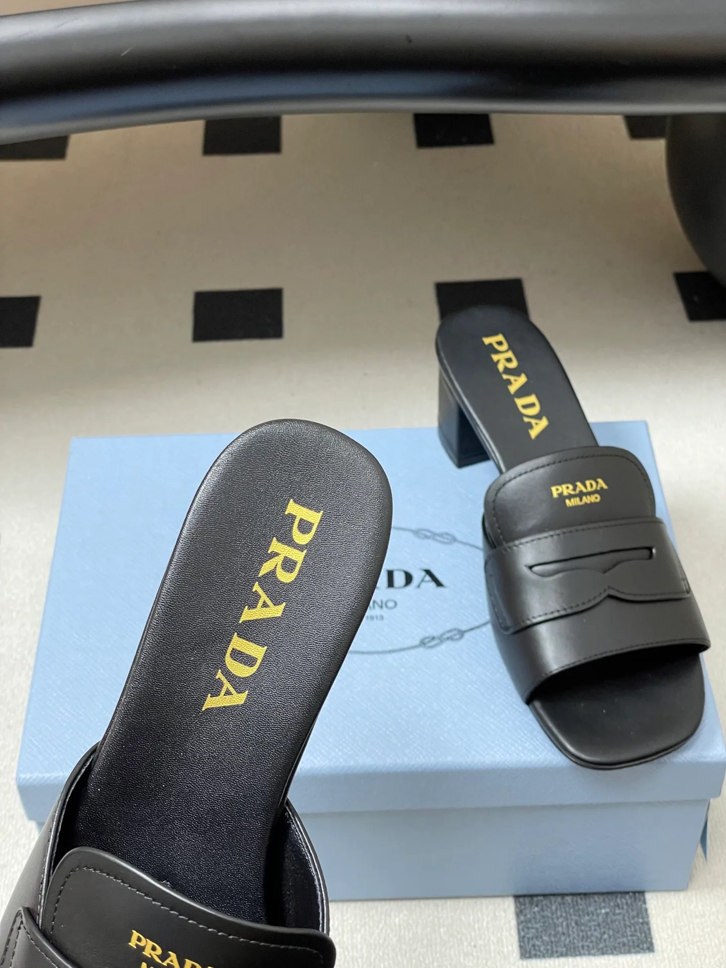 Босоножки Женские Prada 10993966