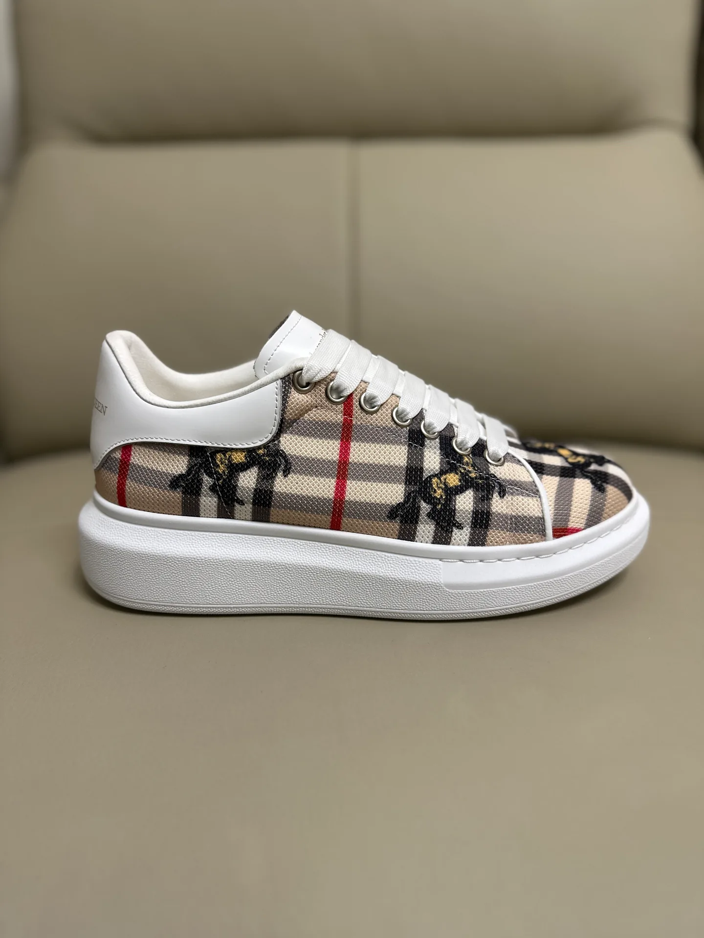 Кроссовки Женские Alexander Mcqueen 18616719