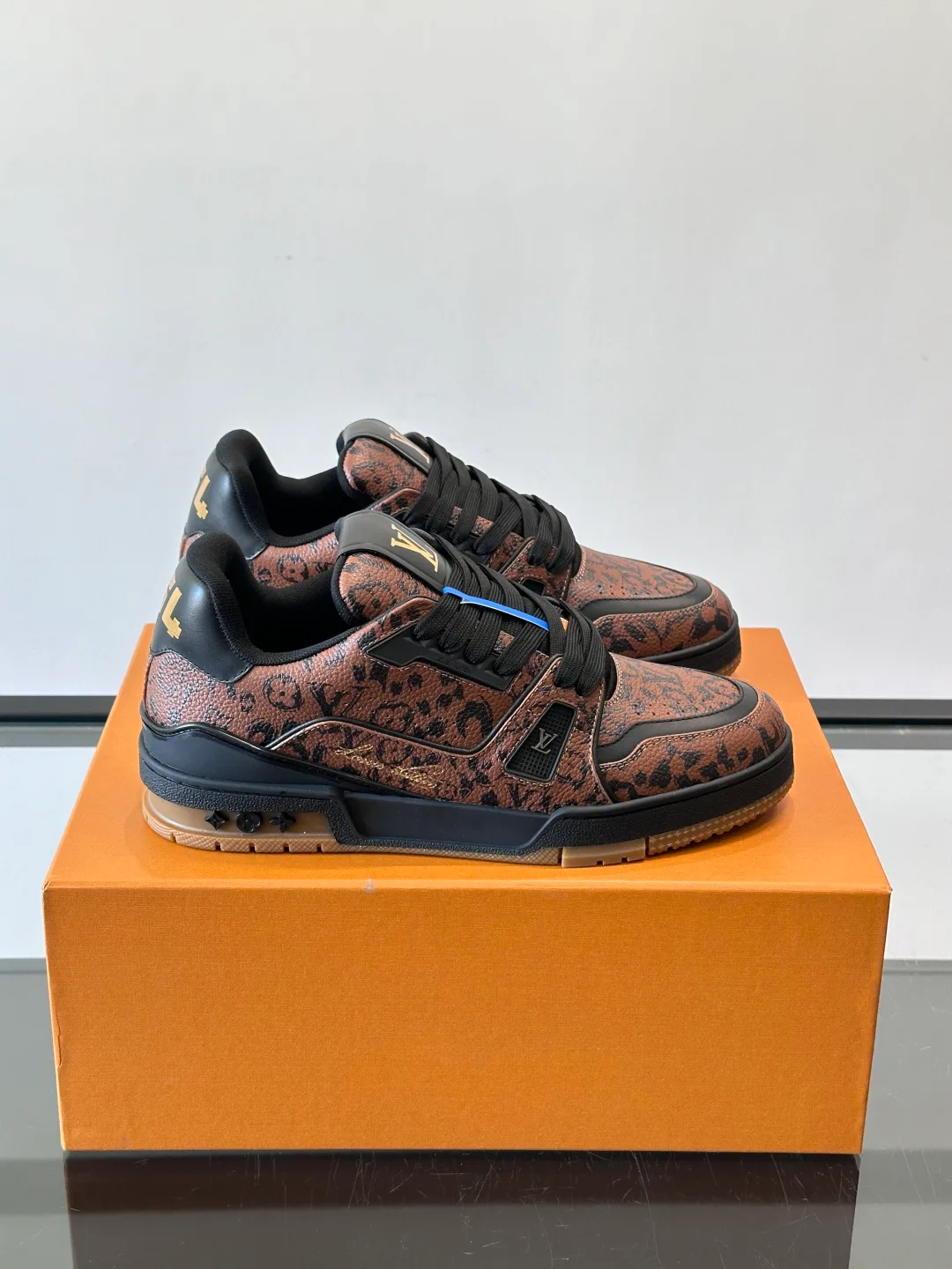 Кроссовки Женские Louis Vuitton 11528839