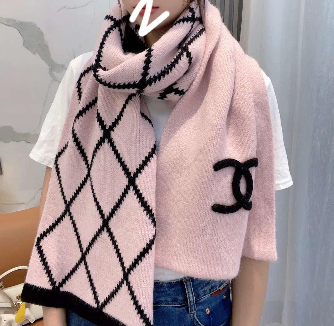 Шарфы Chanel 18105432
