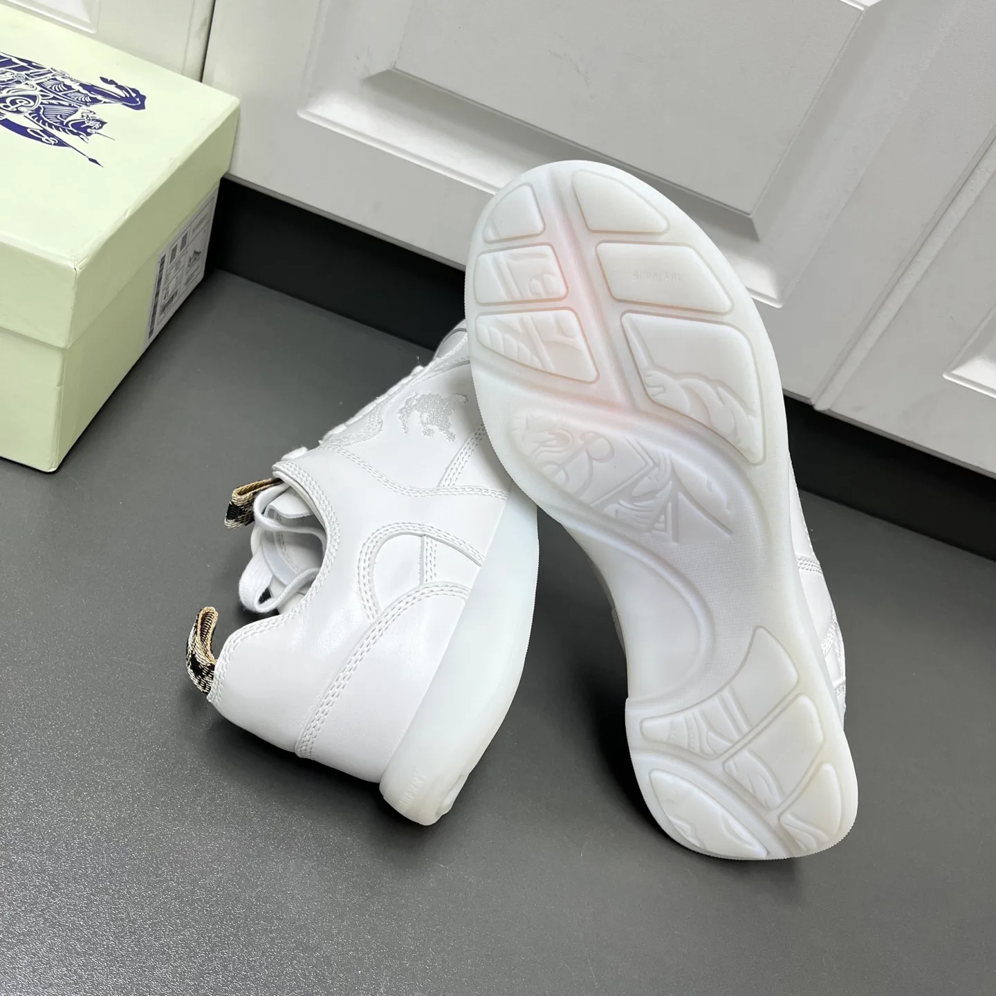 Кроссовки Мужские Burberry 9998342