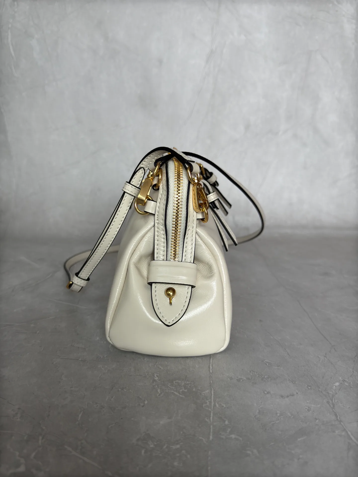 Классические Сумки Женские Miu Miu 13330342