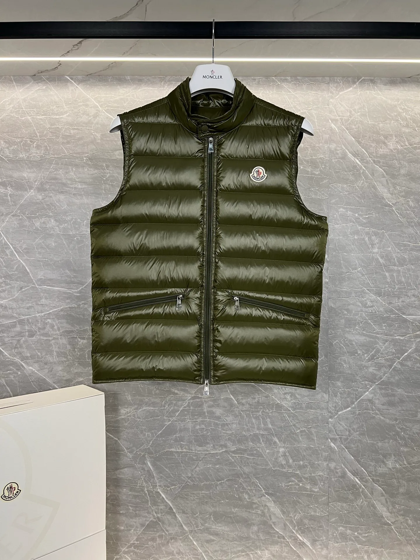 Жилеты Женские Moncler 18111329