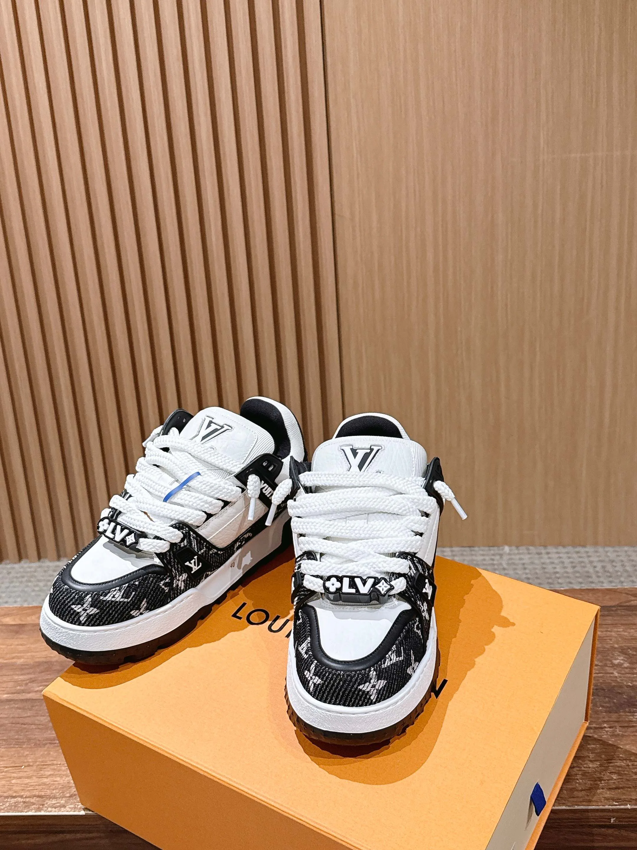 Кроссовки Женские Louis Vuitton 4269589