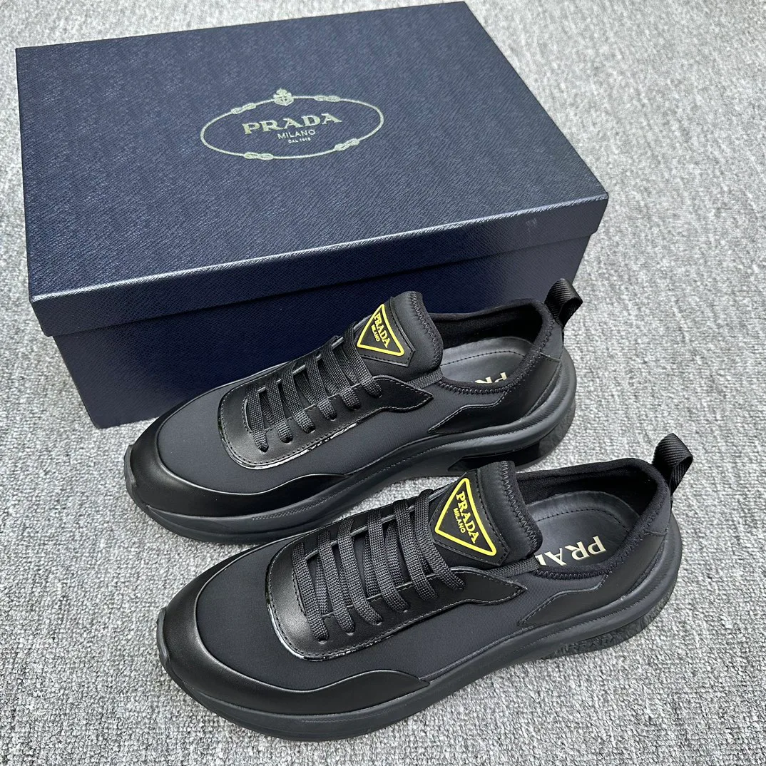 Кроссовки Мужские Prada 18076356