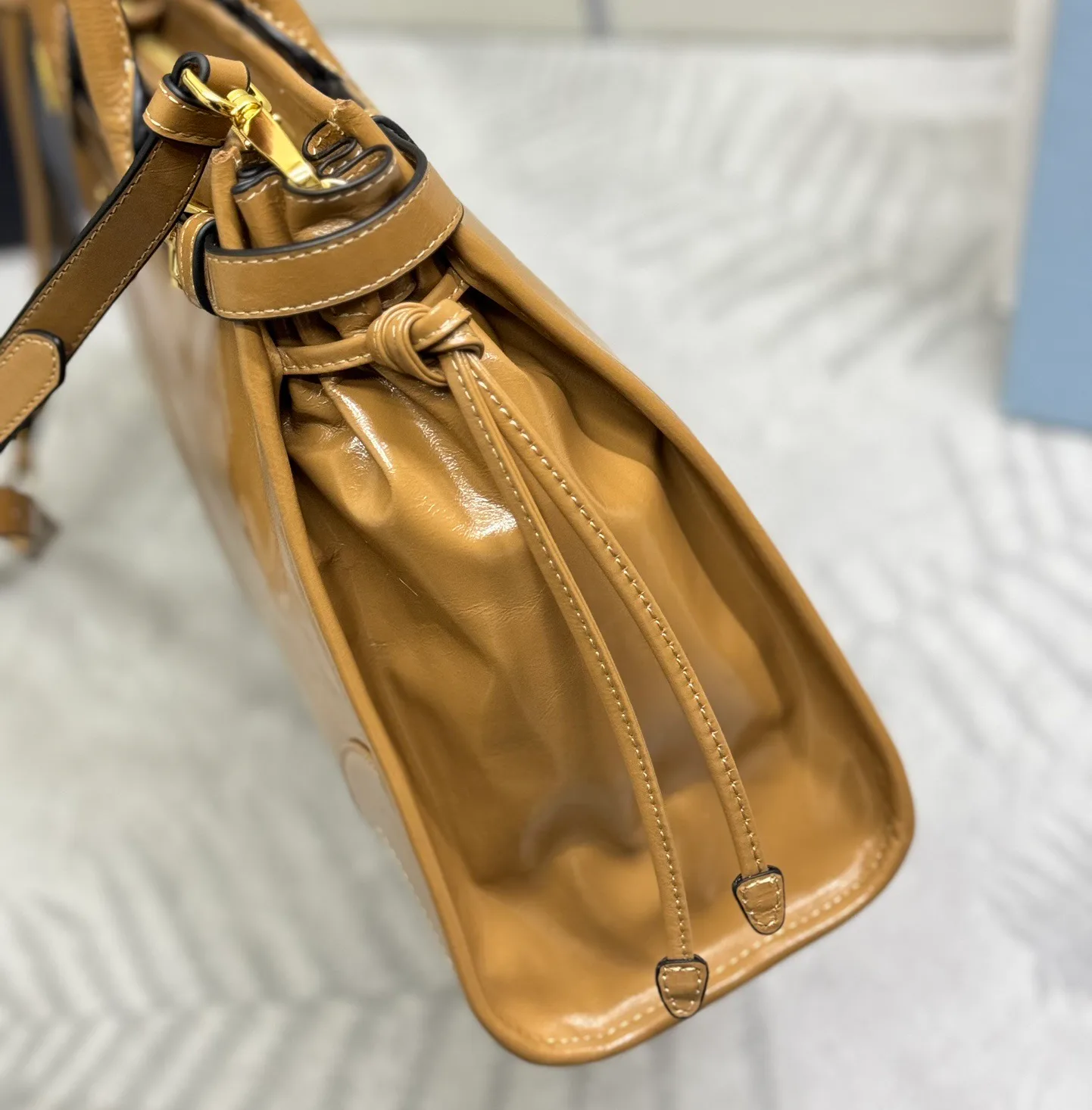 Классические Сумки Женские Prada 11462536