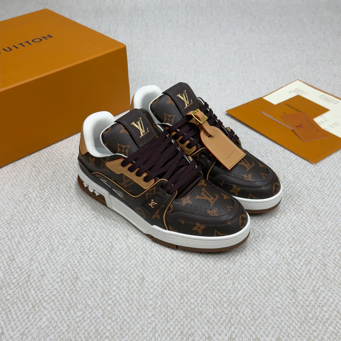 Кроссовки Женские Louis Vuitton 18265150