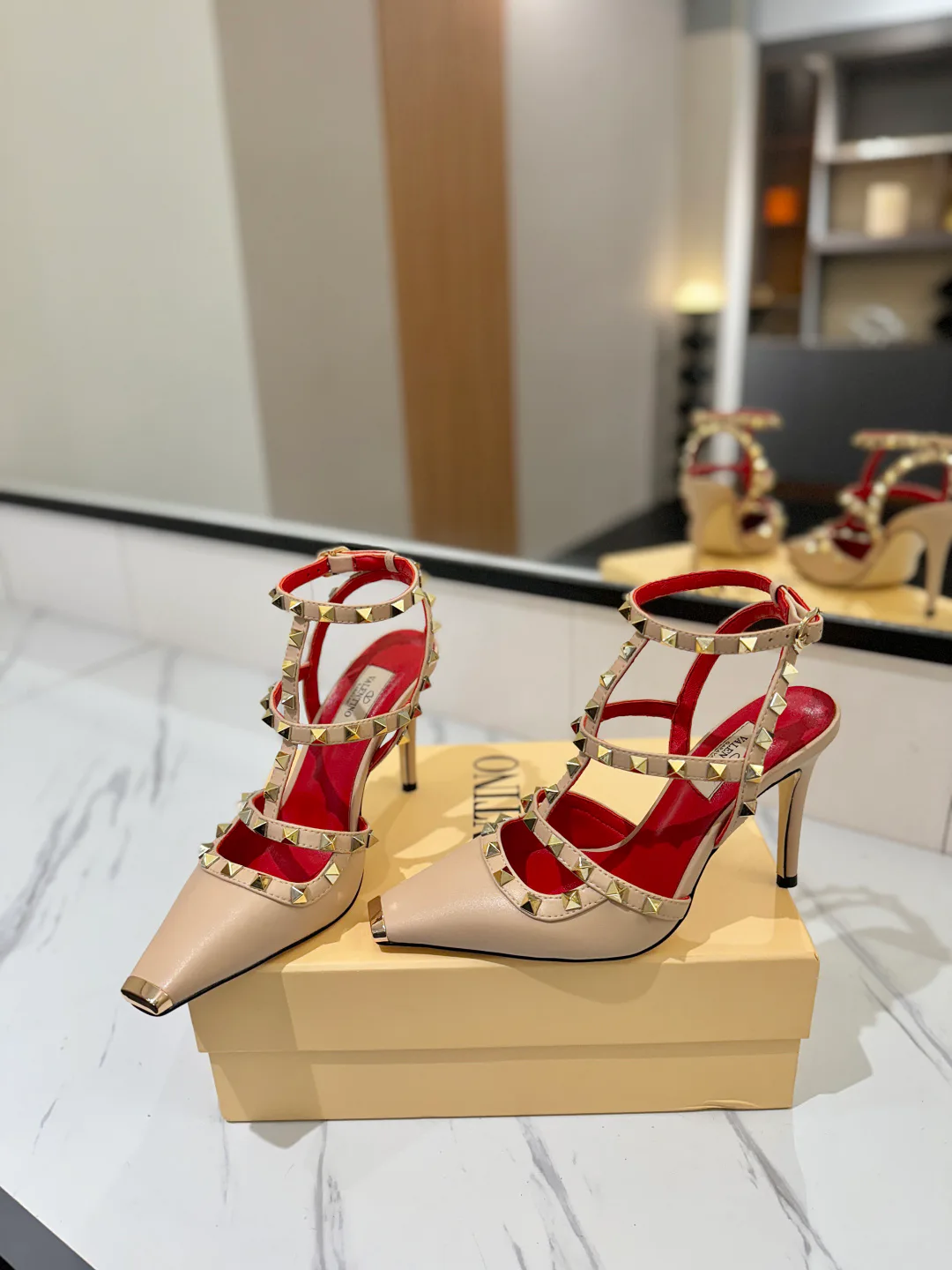 Босоножки Женские Valentino 17305539