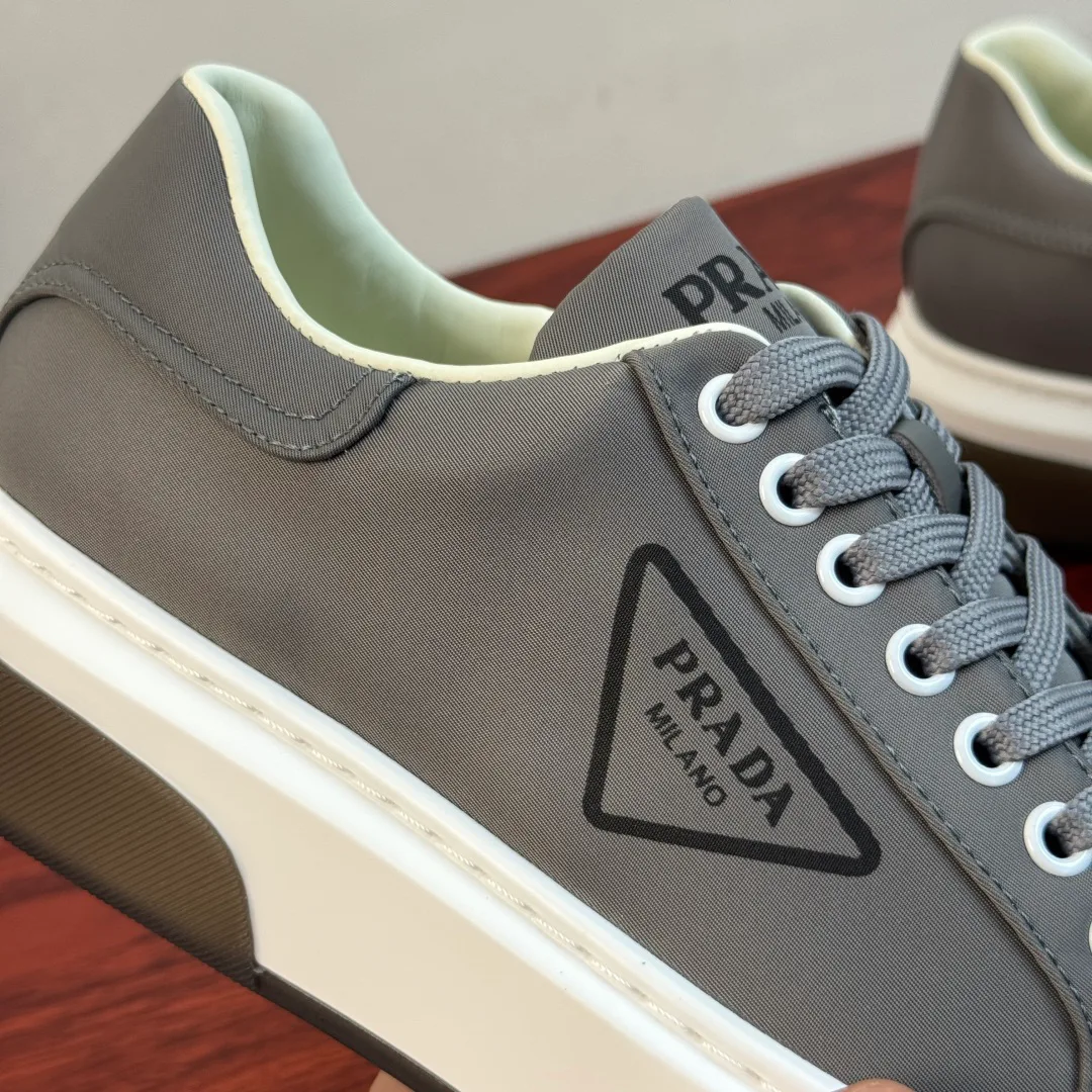 Кроссовки Мужские Prada 16935017