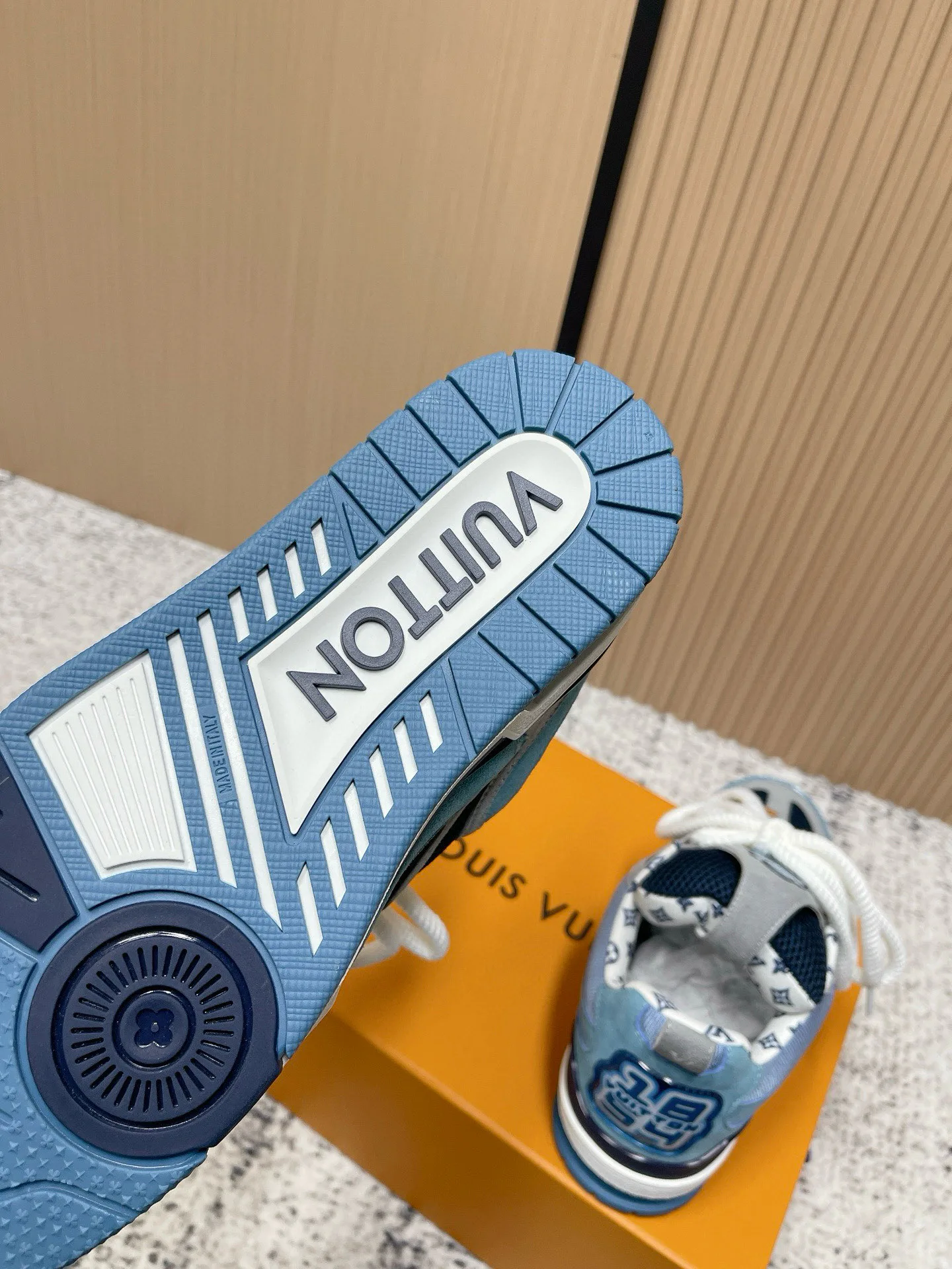 Кроссовки Женские Louis Vuitton 279195