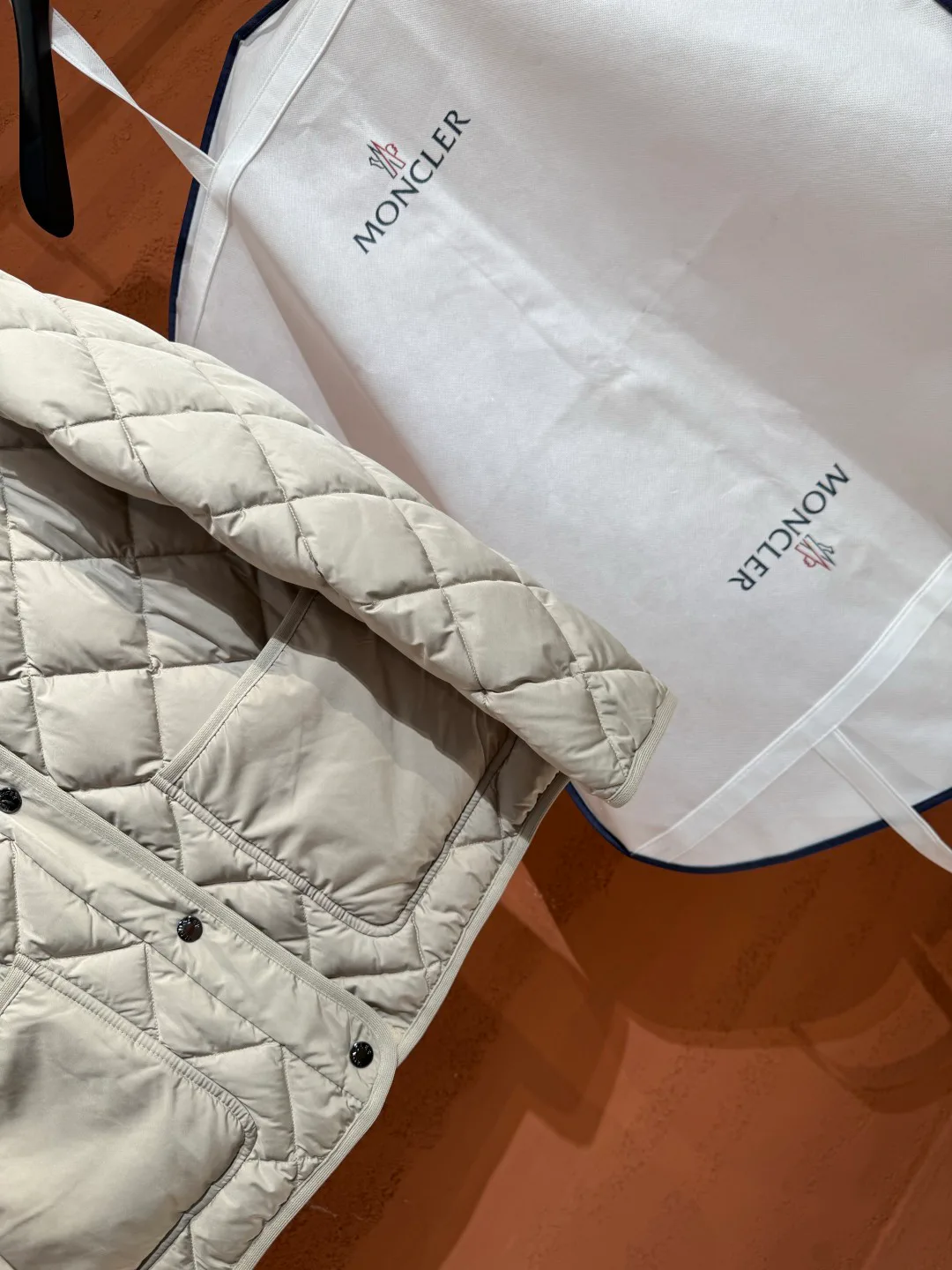 Куртки И Пуховики Женские Moncler 18387756
