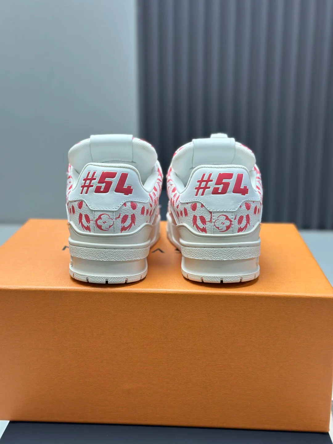 Кроссовки Женские Louis Vuitton 10646367