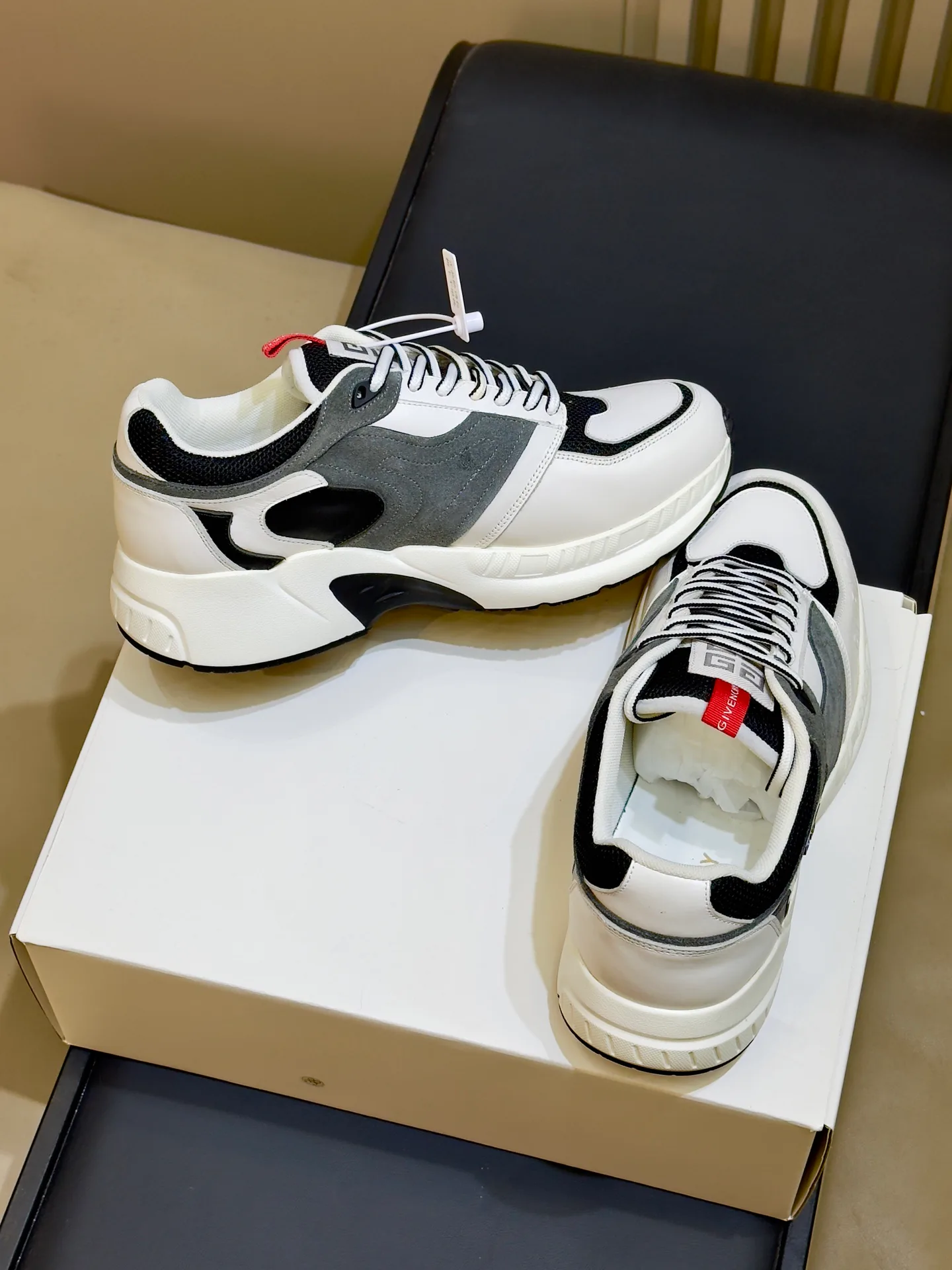 Кроссовки Женские Givenchy 18073545