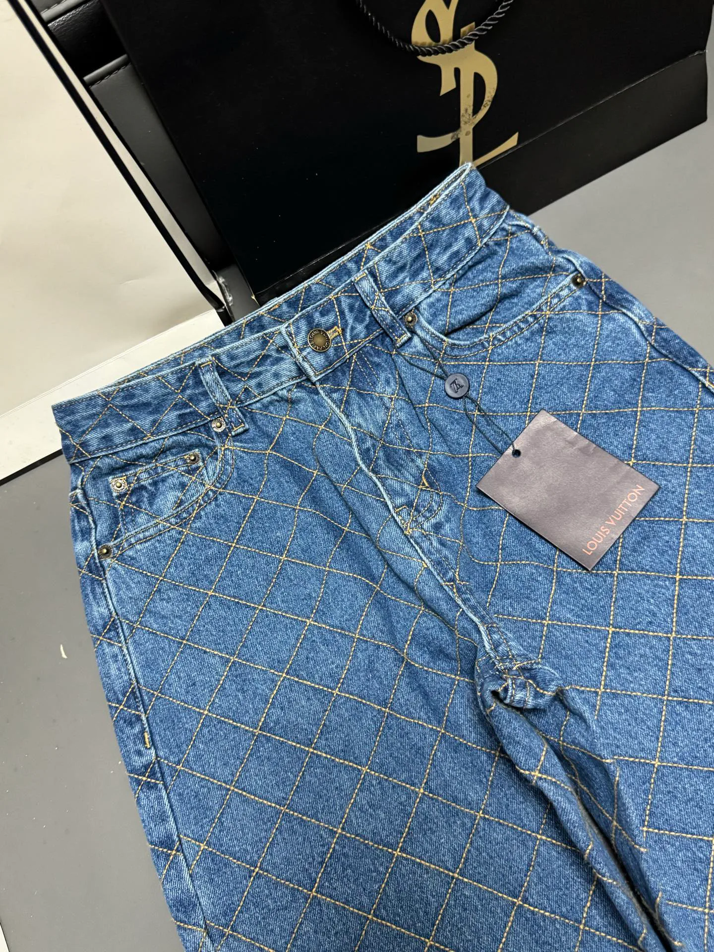 Джинсы Женские Louis Vuitton 19155703