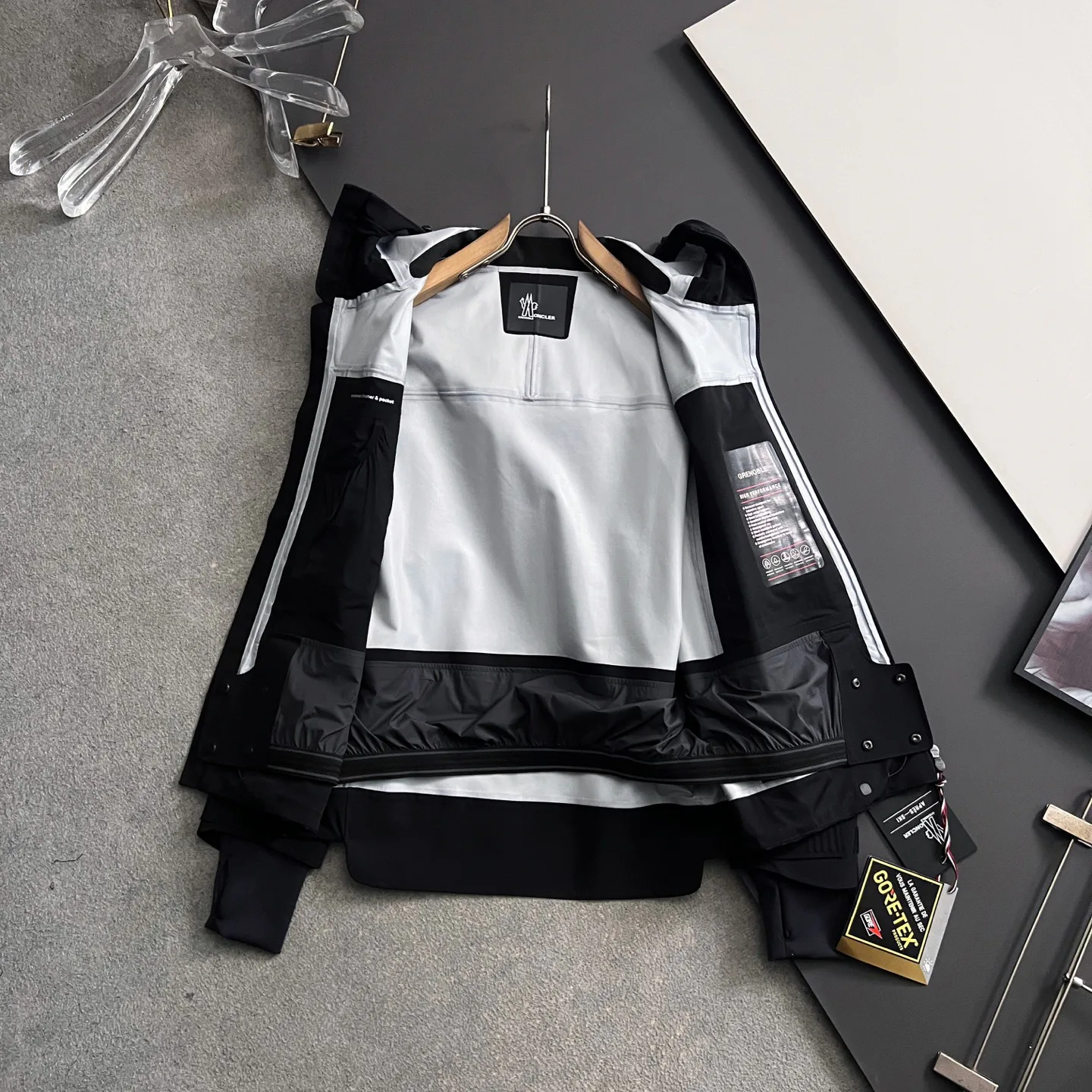 Куртки И Пуховики Мужские Moncler 11411451