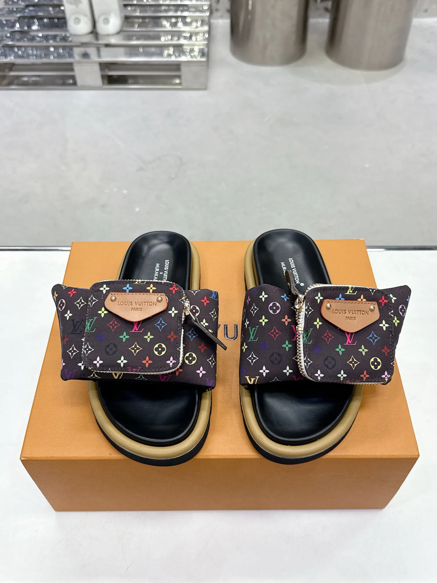 Шлепанцы Женские Louis Vuitton 10060937