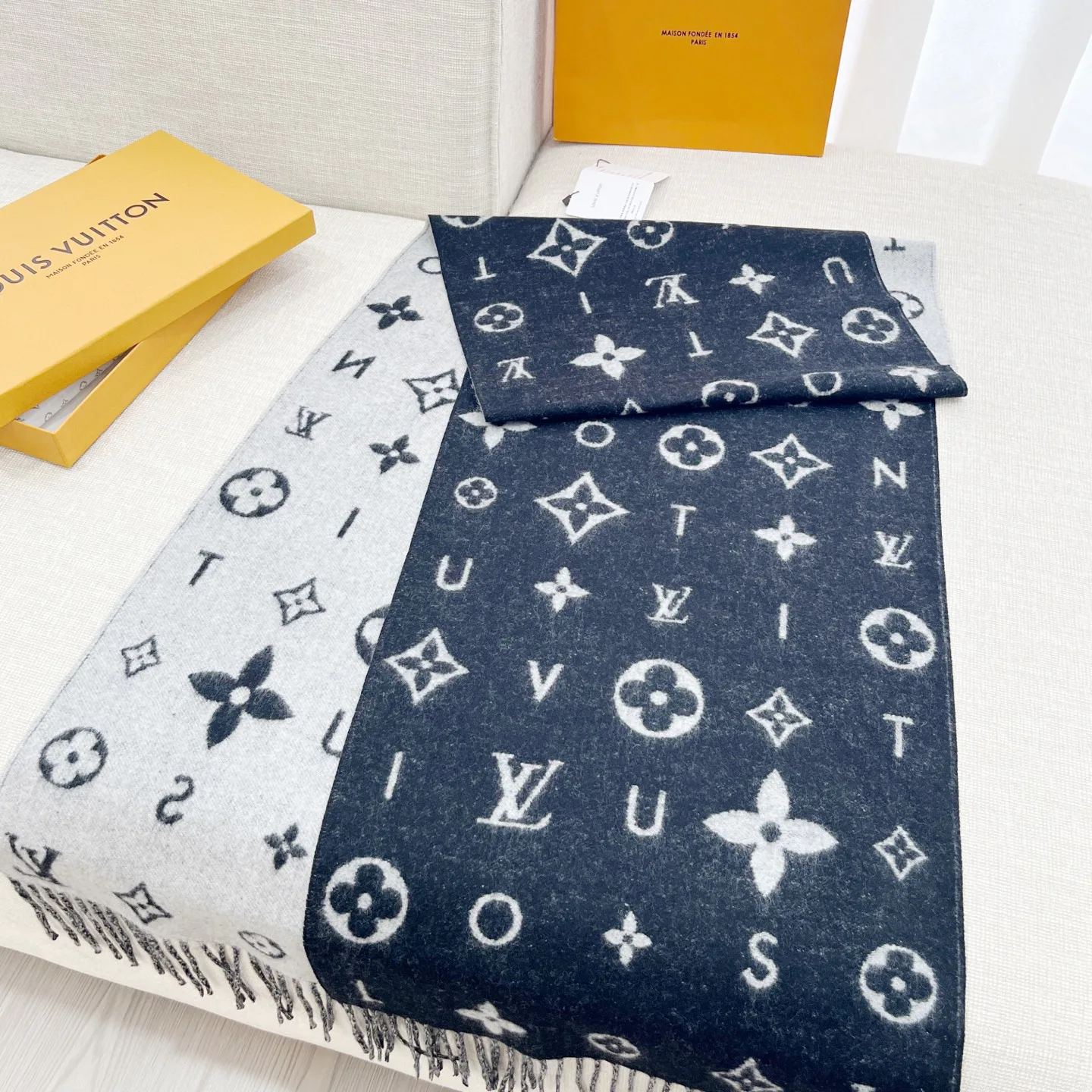 Шарфы Louis Vuitton 18261912