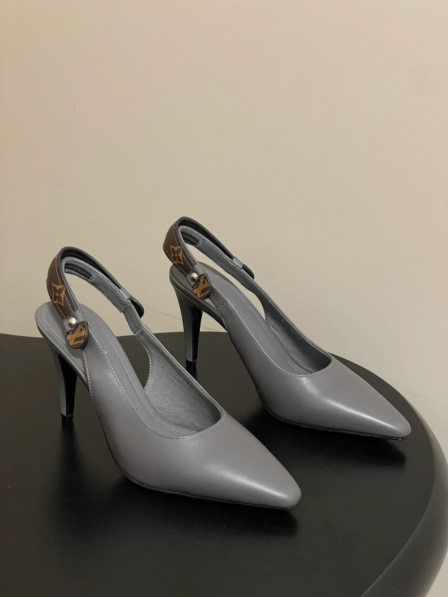 Туфли Женские Louis Vuitton 668701