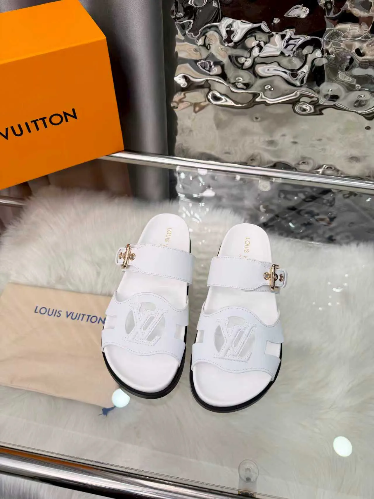 Шлепанцы Женские Louis Vuitton 11529444