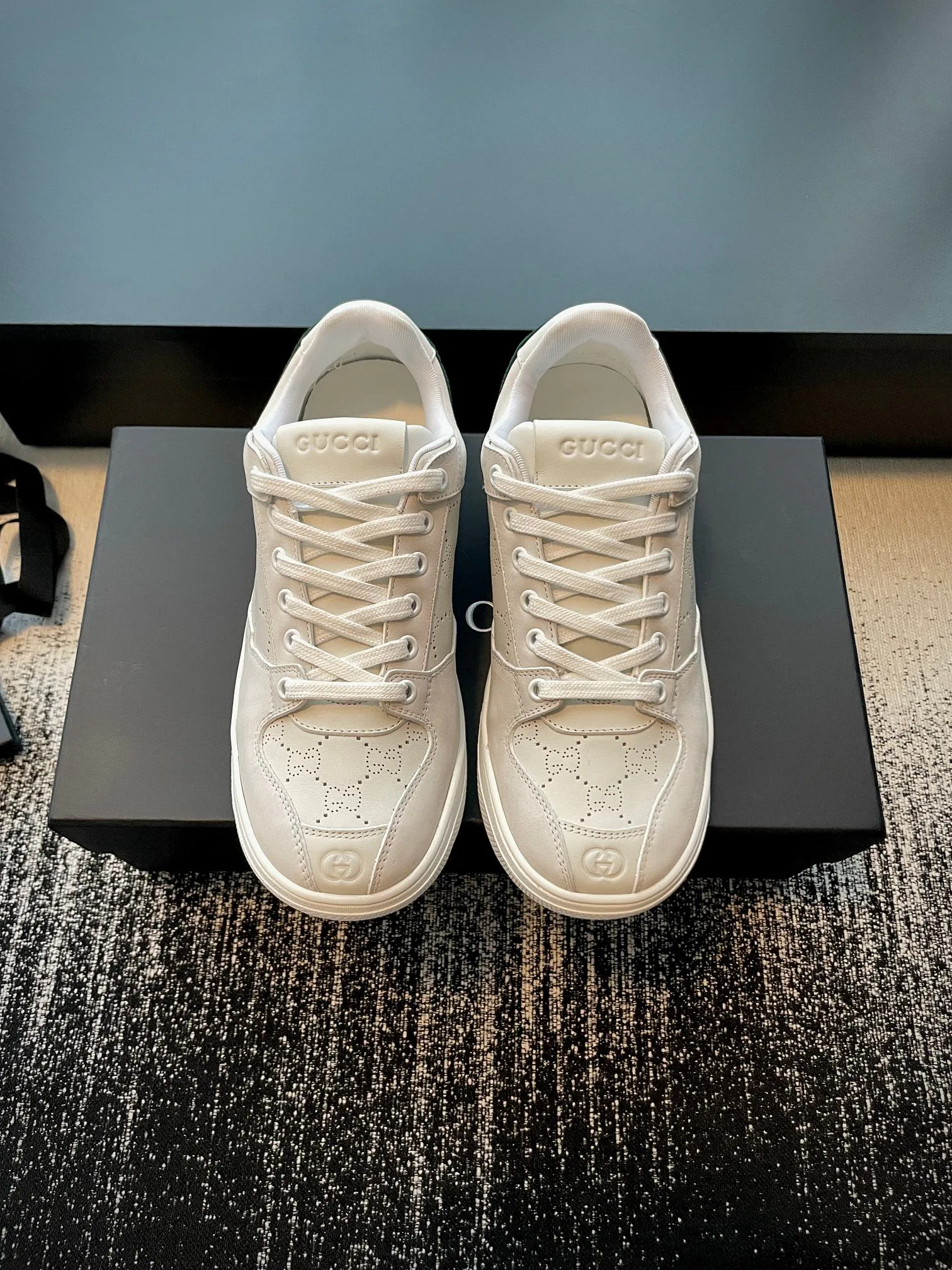Кроссовки Женские Gucci 18766062