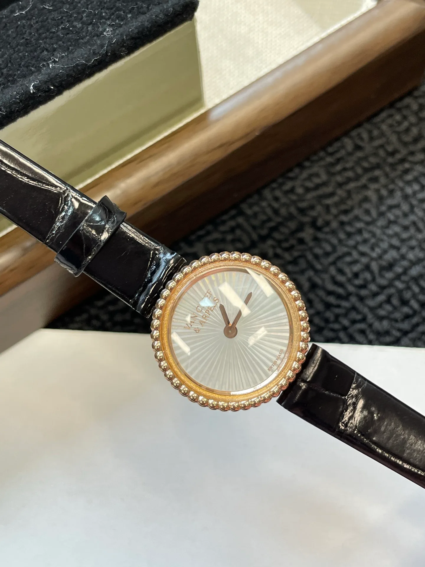 Часы Женские Van Cleef & Arpels 17336731