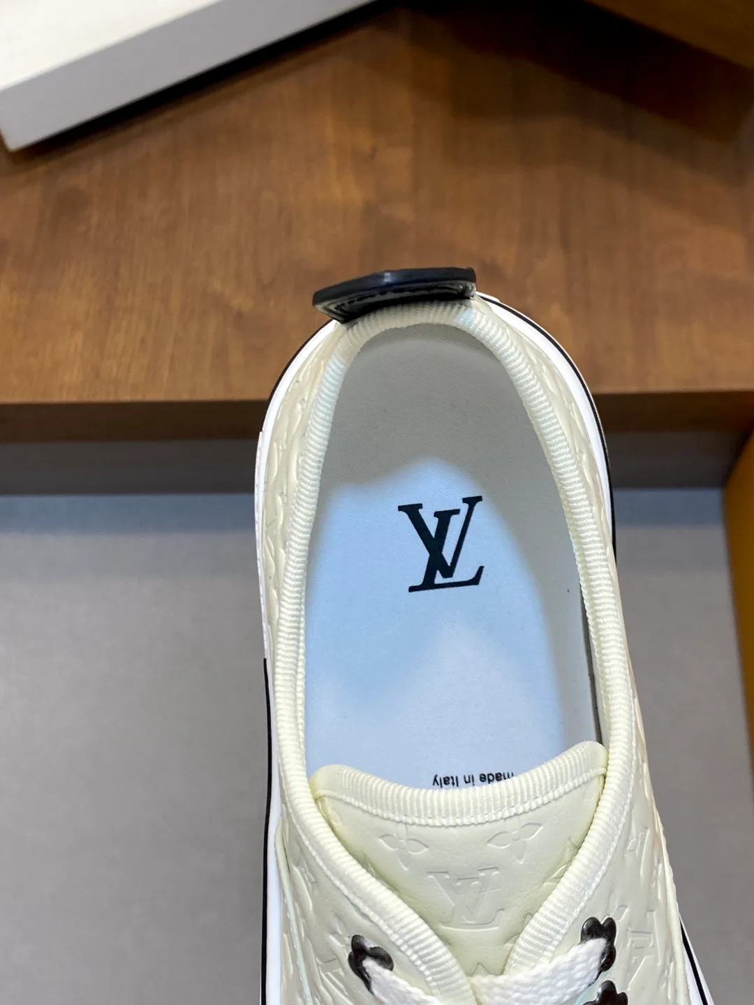 Кроссовки Мужские Louis Vuitton 18707521