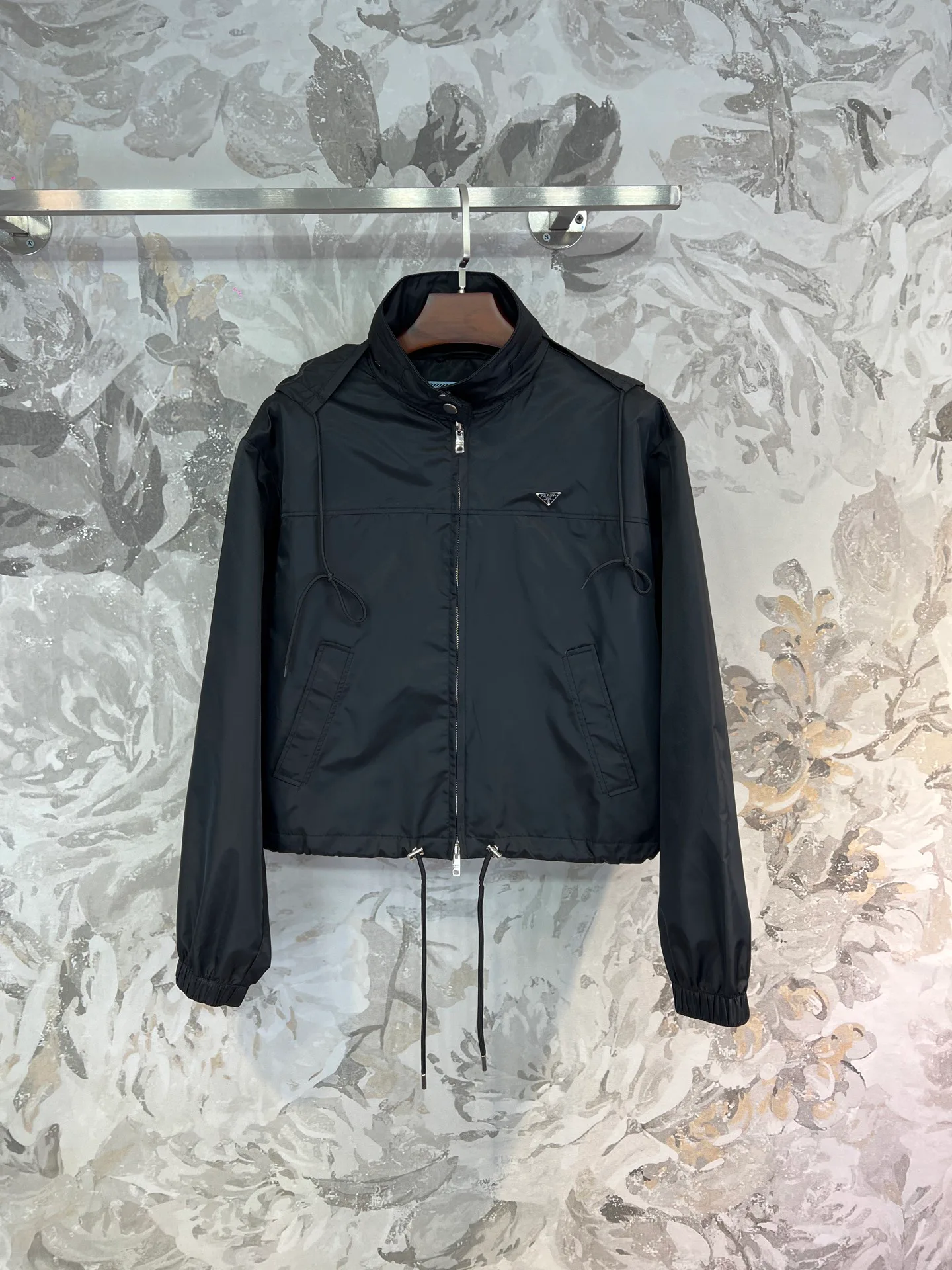 Куртки И Пуховики Женские Prada 18428493