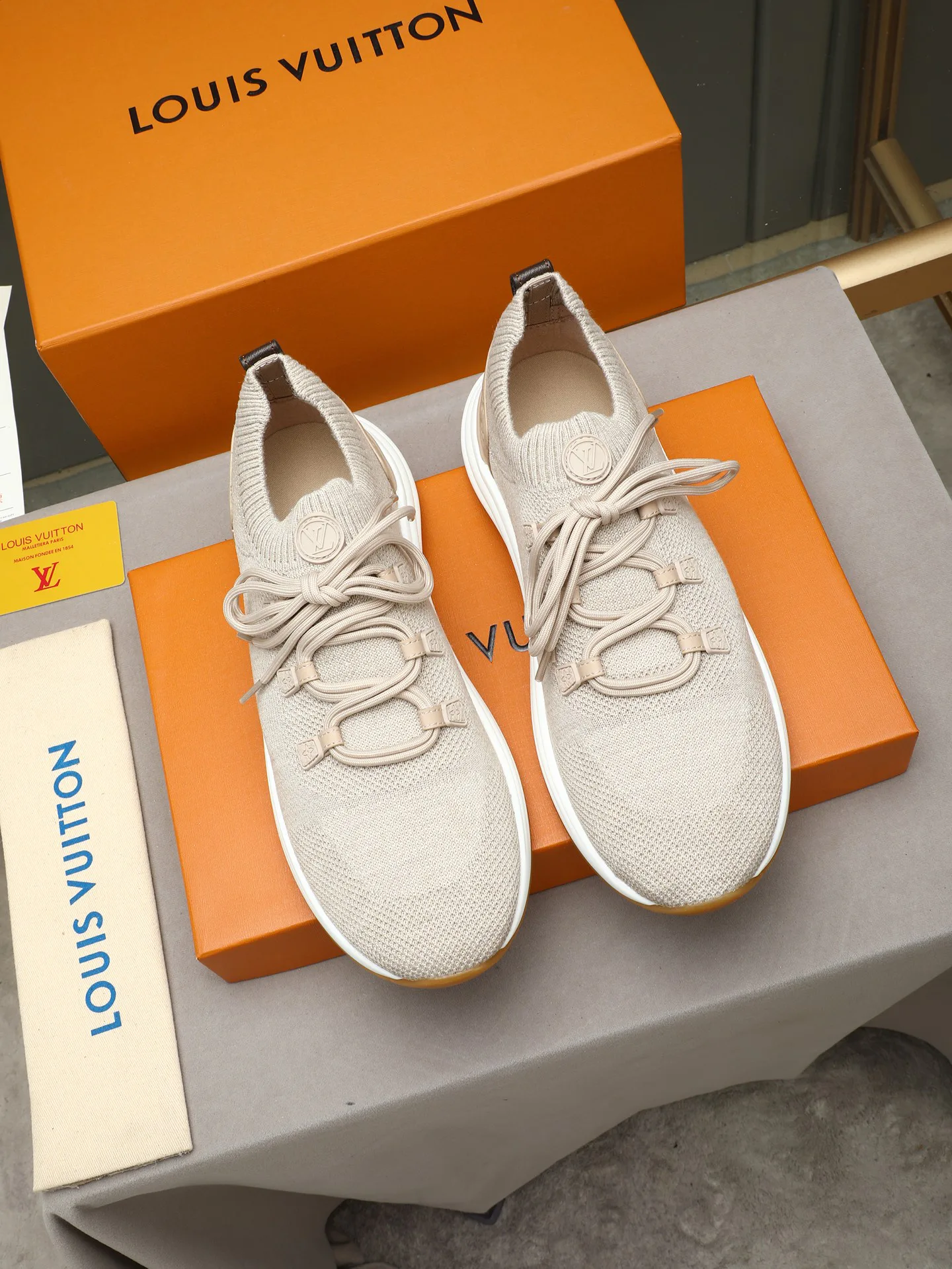 Кроссовки Женские Louis Vuitton 17947267