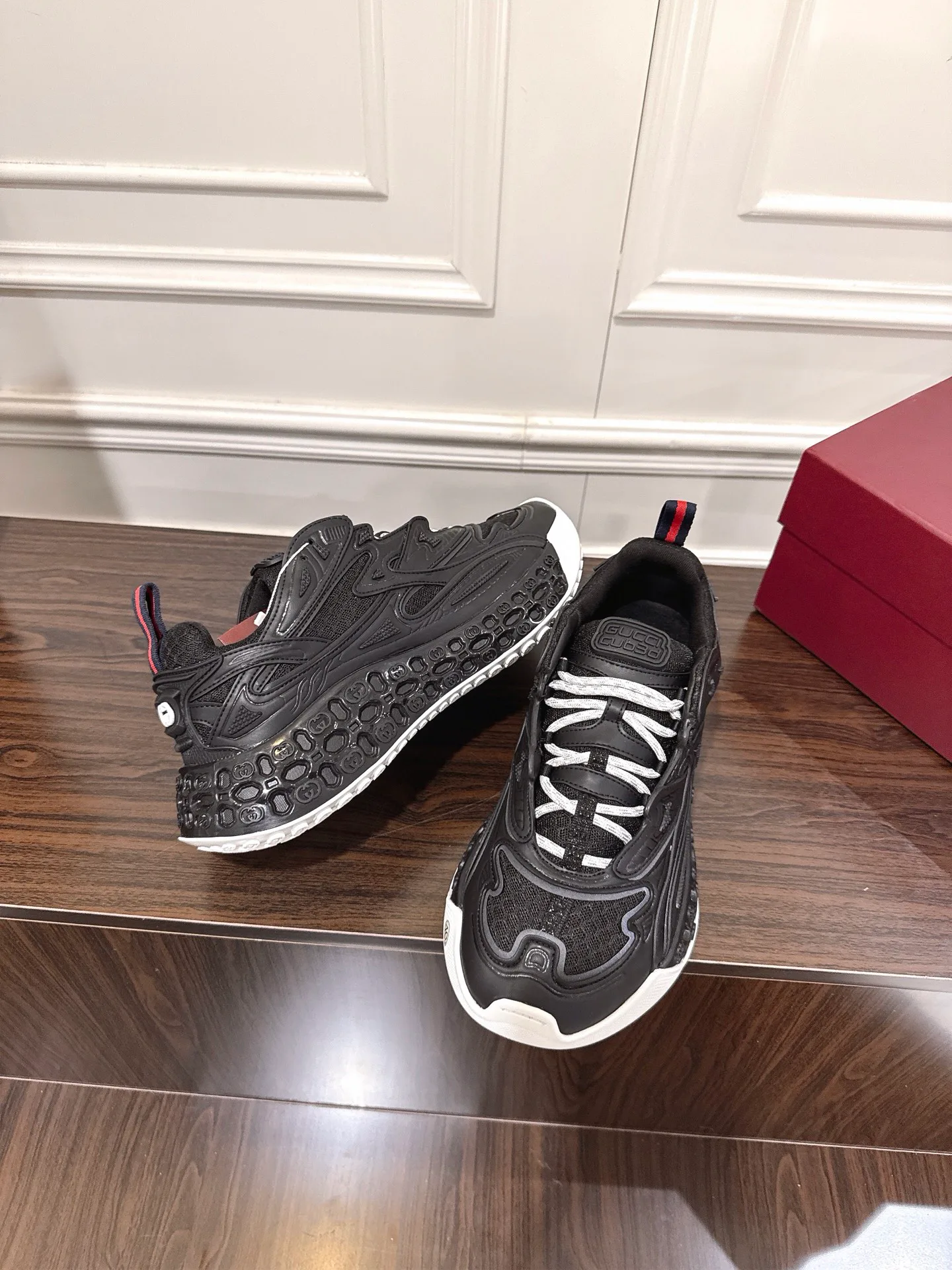 Кроссовки Женские Gucci 299549