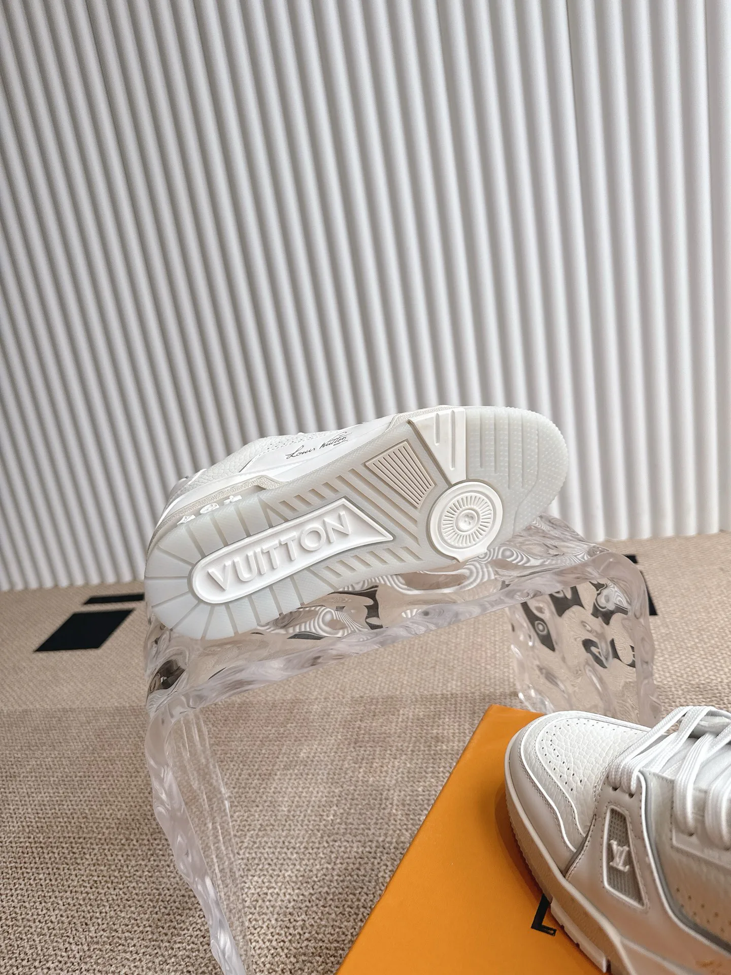 Кроссовки Женские Louis Vuitton 5940544