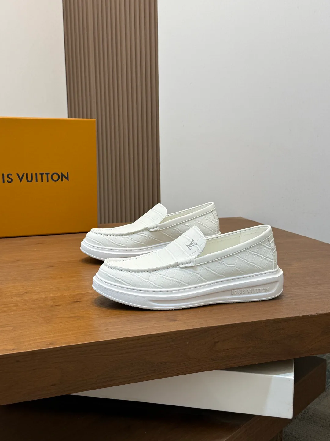 Кроссовки Мужские Louis Vuitton 18548649