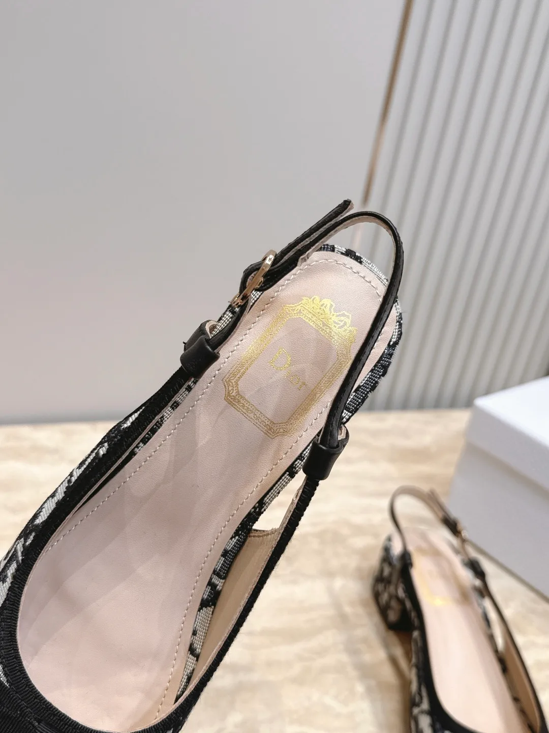 Босоножки Женские Christian Dior 18025853