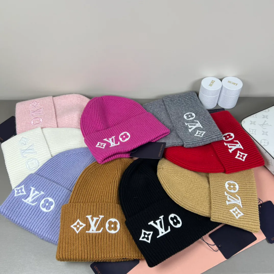 Головные Уборы Louis Vuitton 17879713
