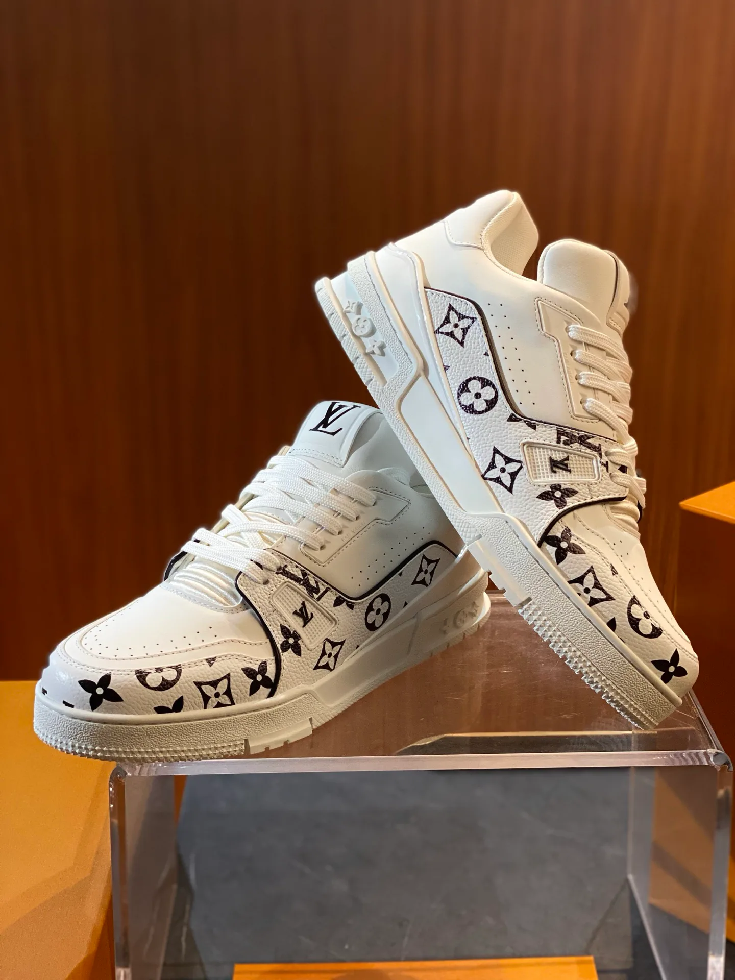 Кроссовки Женские Louis Vuitton 1276799