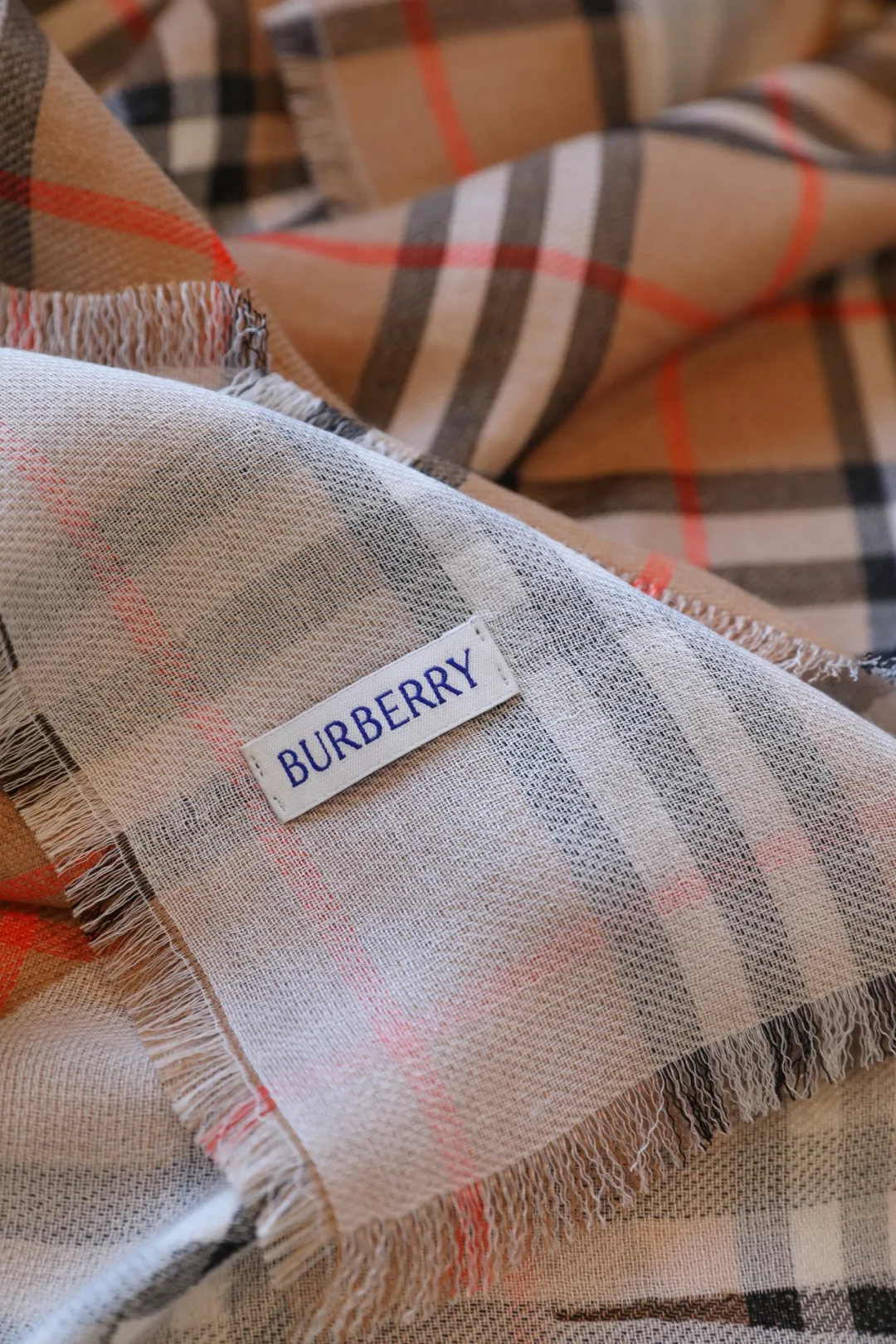 Шарфы Burberry 18618616
