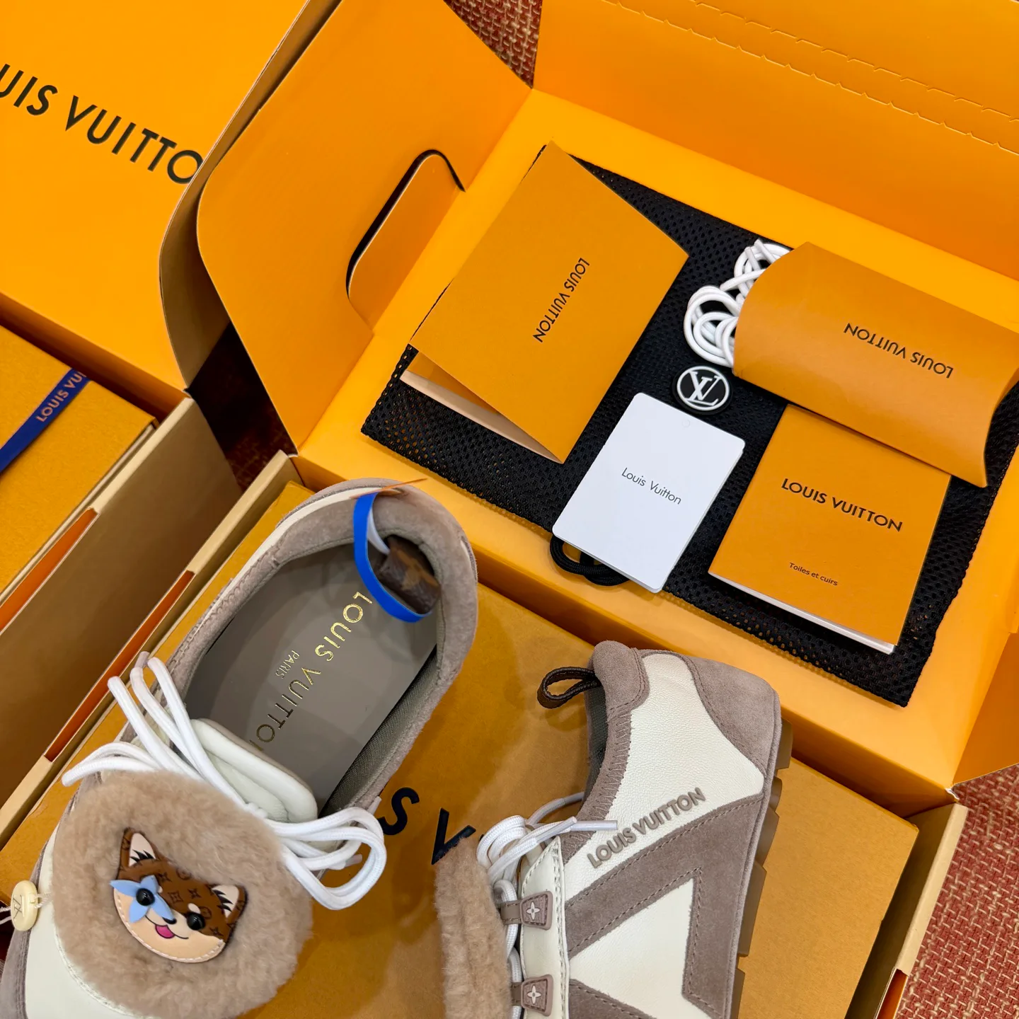 Кроссовки Женские Louis Vuitton 18627994