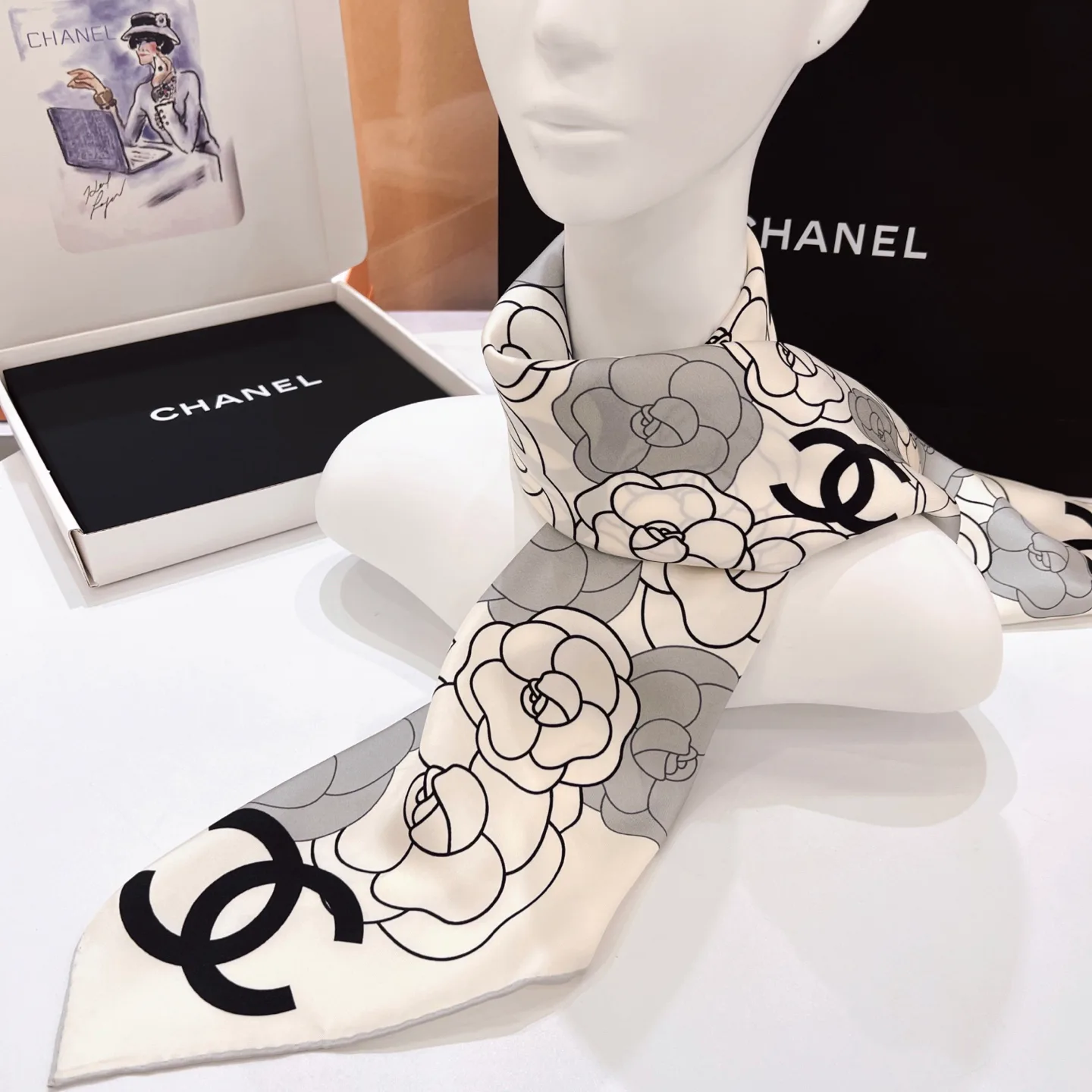 Платки Chanel 5021571