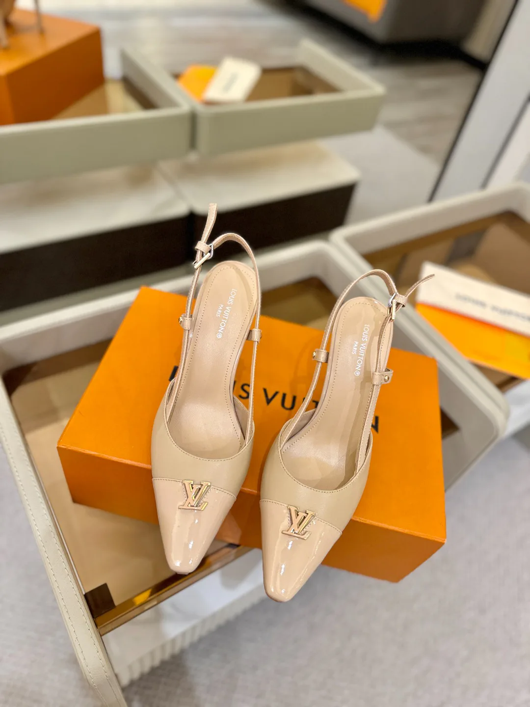 Туфли Женские Louis Vuitton 10910146